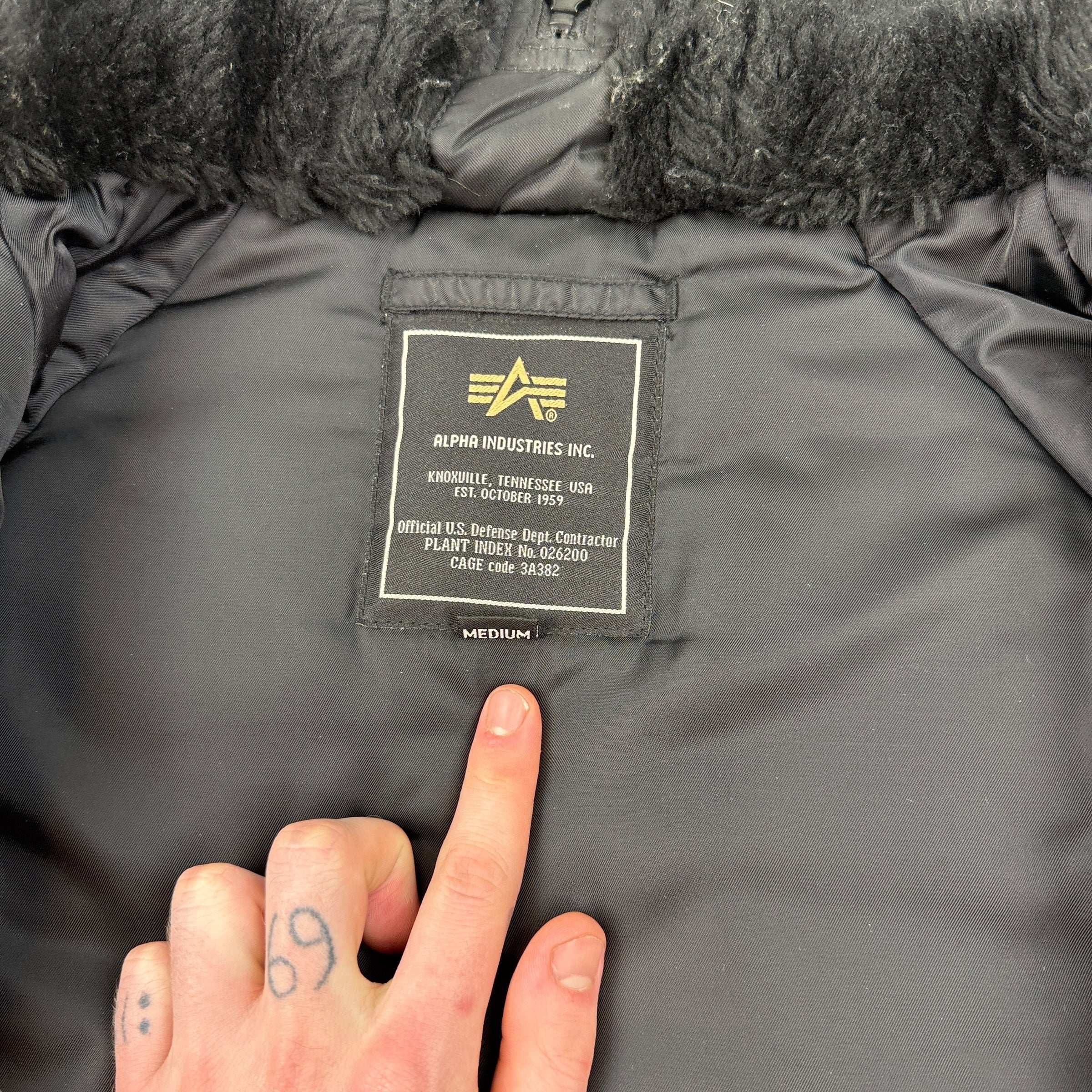 Alpha industries 2000's technical nylon split fur hood cropped bomber jacket (M)