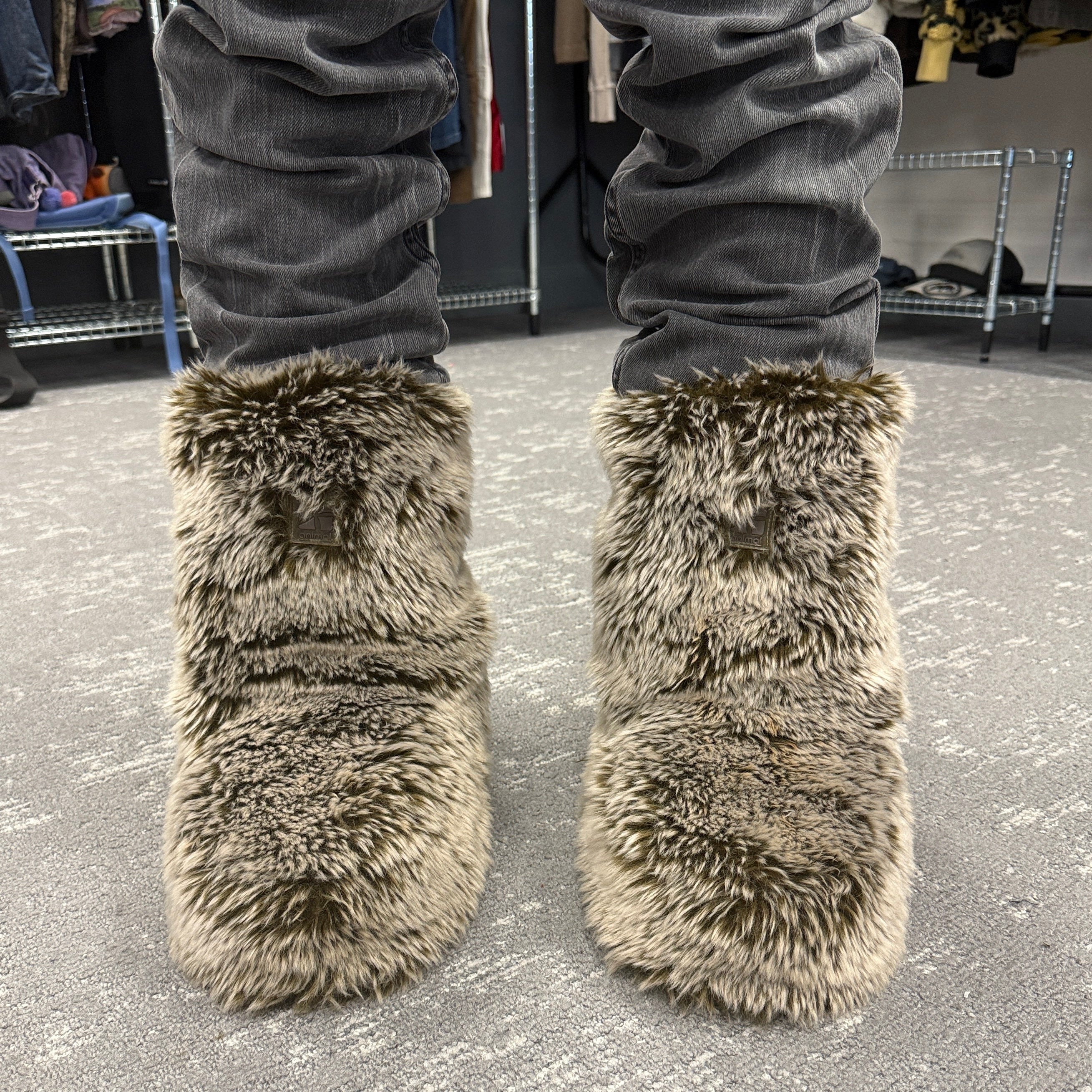Animal 2000's oversized yeti faux fur boots (UK8)