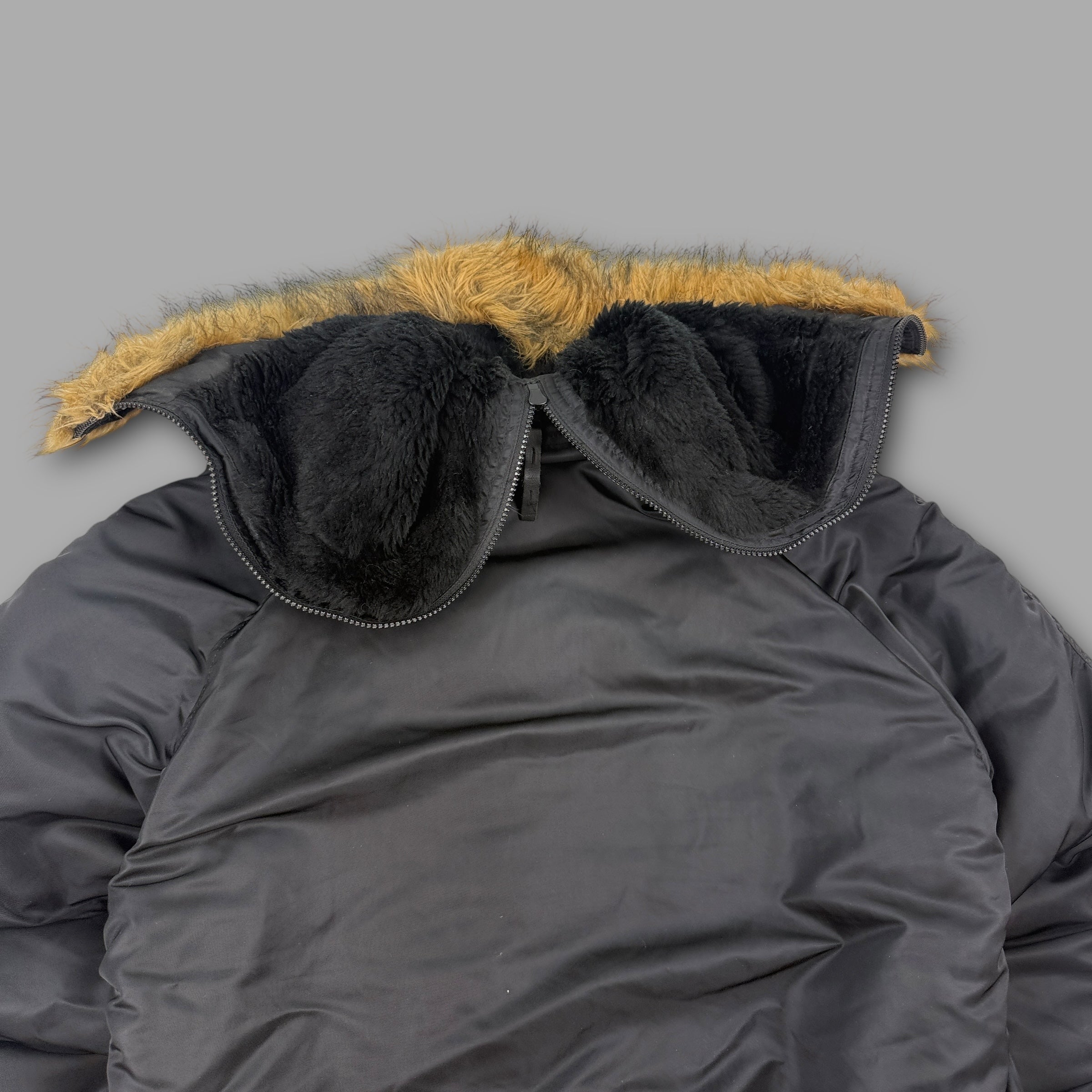 Alpha industries 2000's technical nylon split fur hood cropped bomber jacket (M)