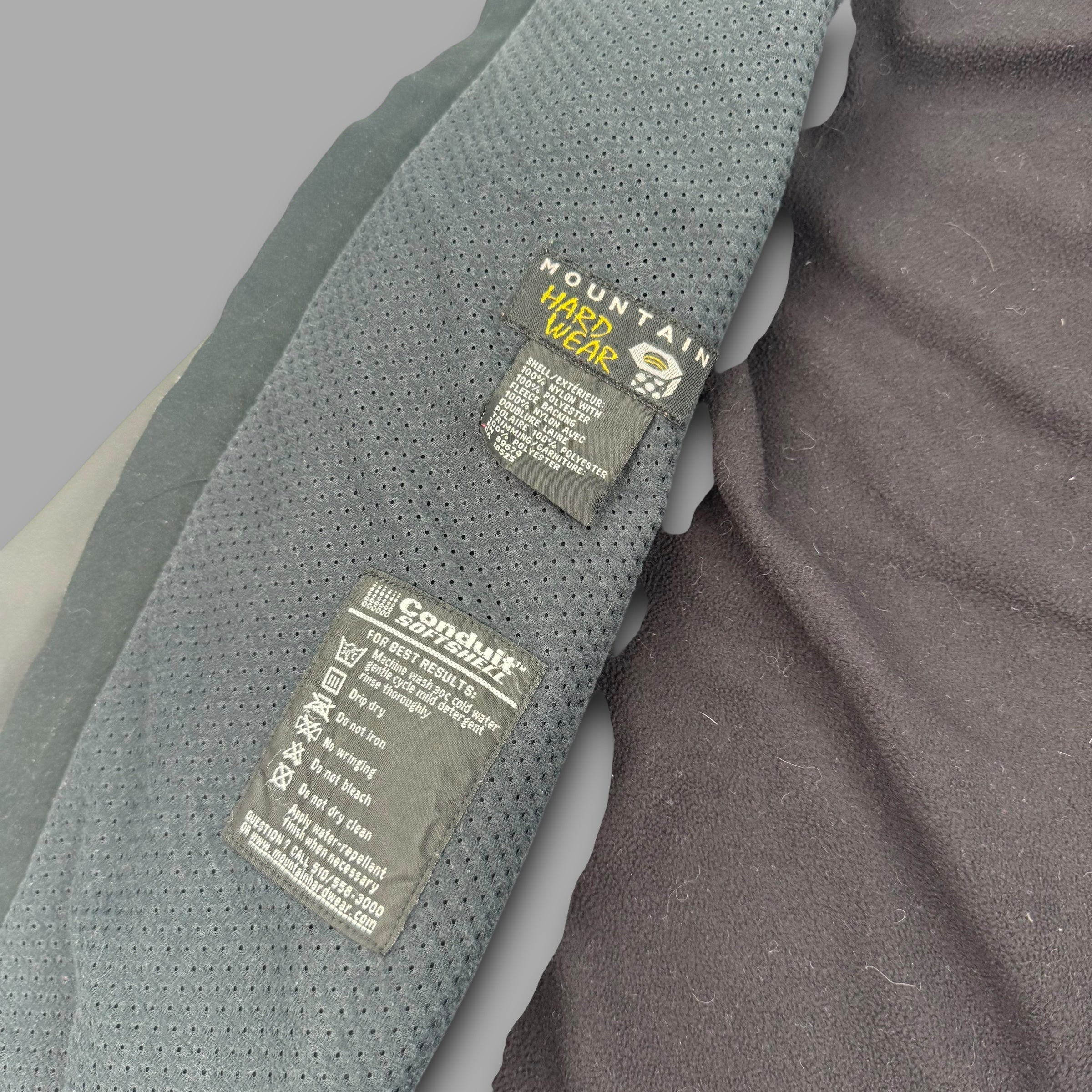 Mountain hardwear 2000's conduit taped seams nylon softshell jacket (S)