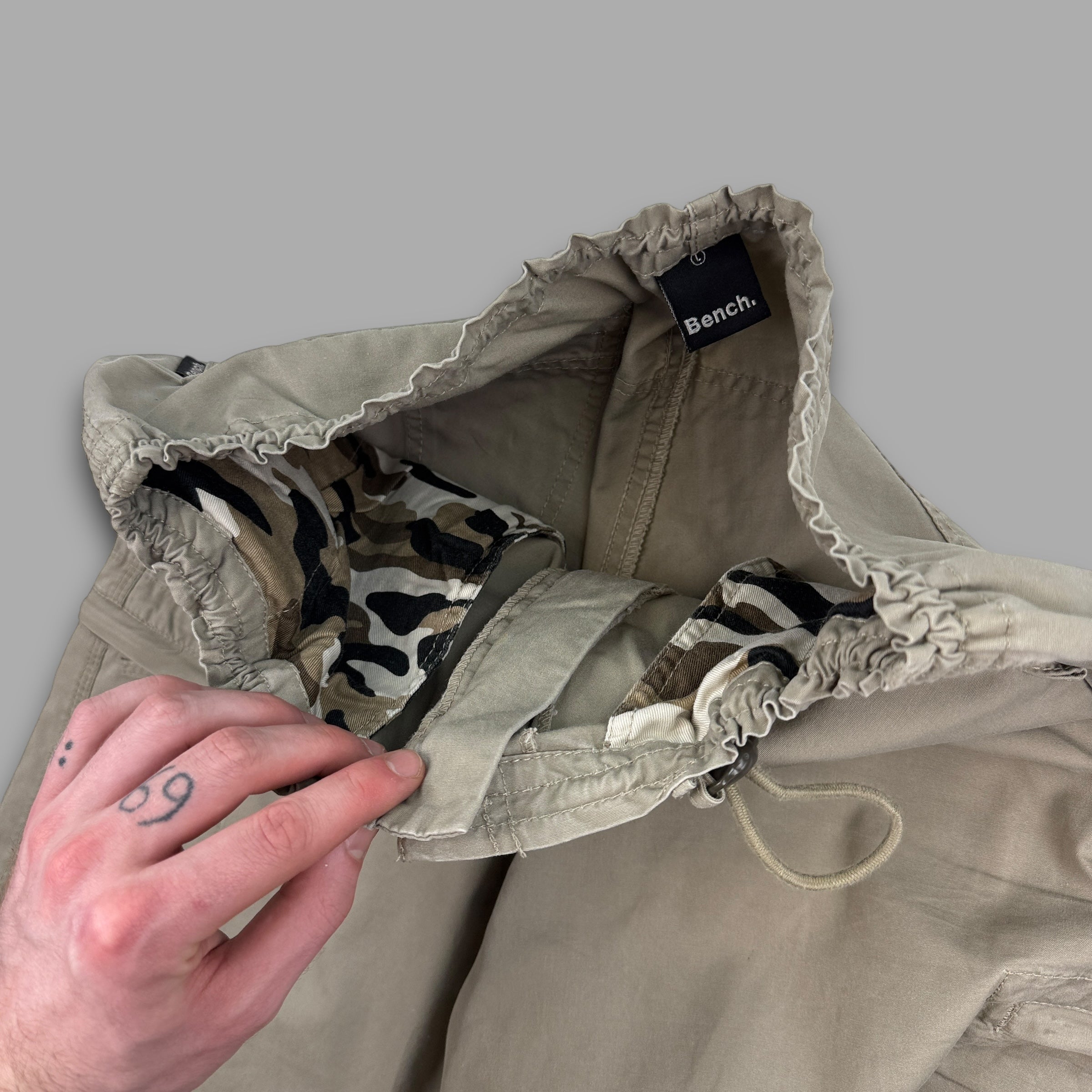 Bench 2000's technical baggy wide leg parachute bottoms (L)