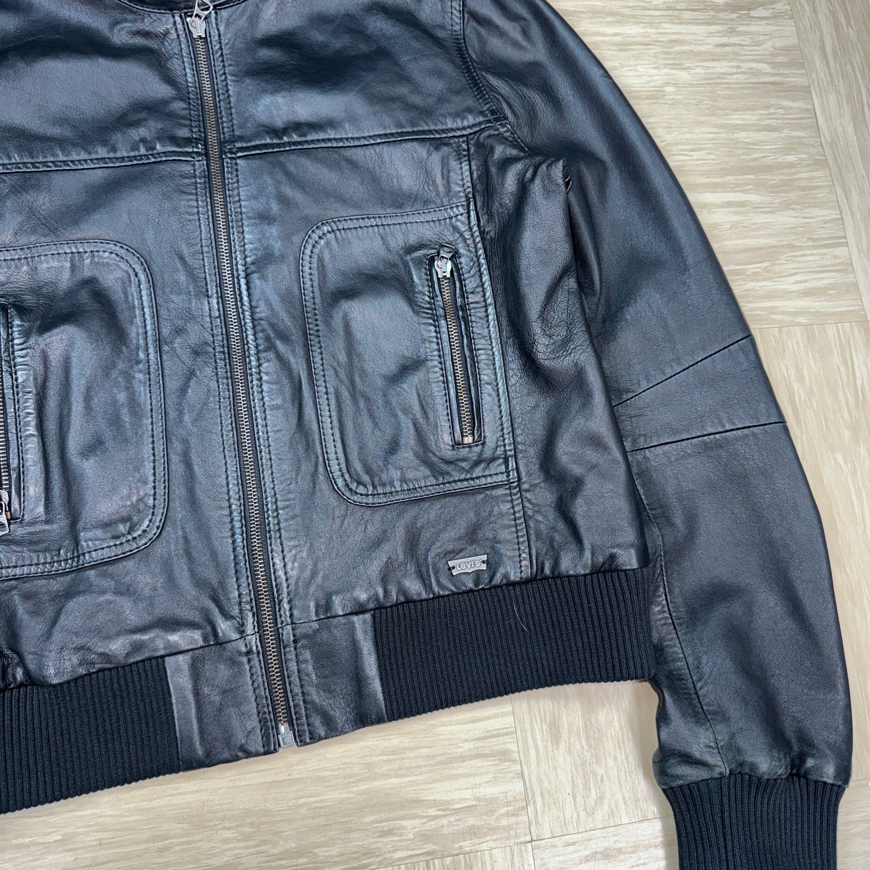 Levi's 2000's cropped lamb leather high collar bomber jacket (M)