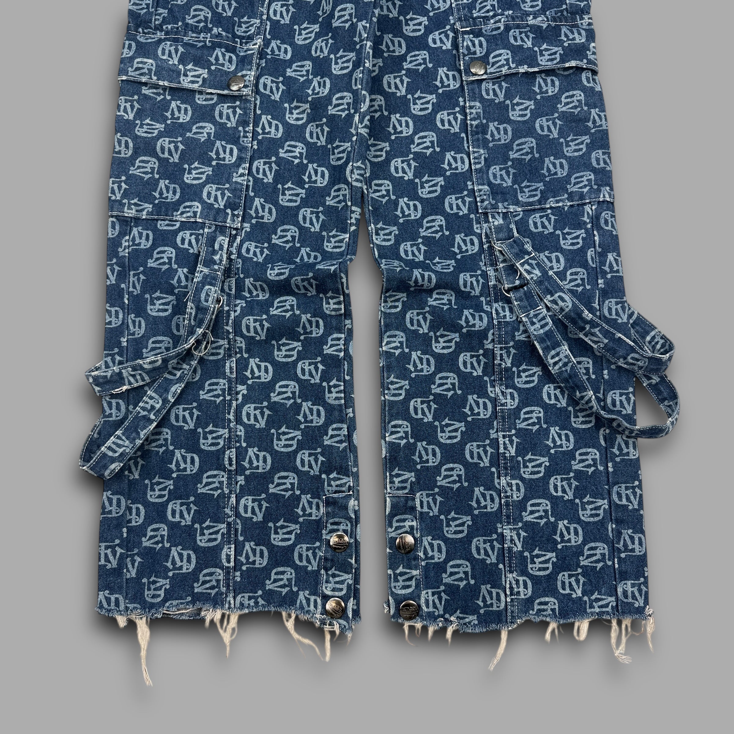 Von Dutch 2000's baggy monogram cargo jeans (M)