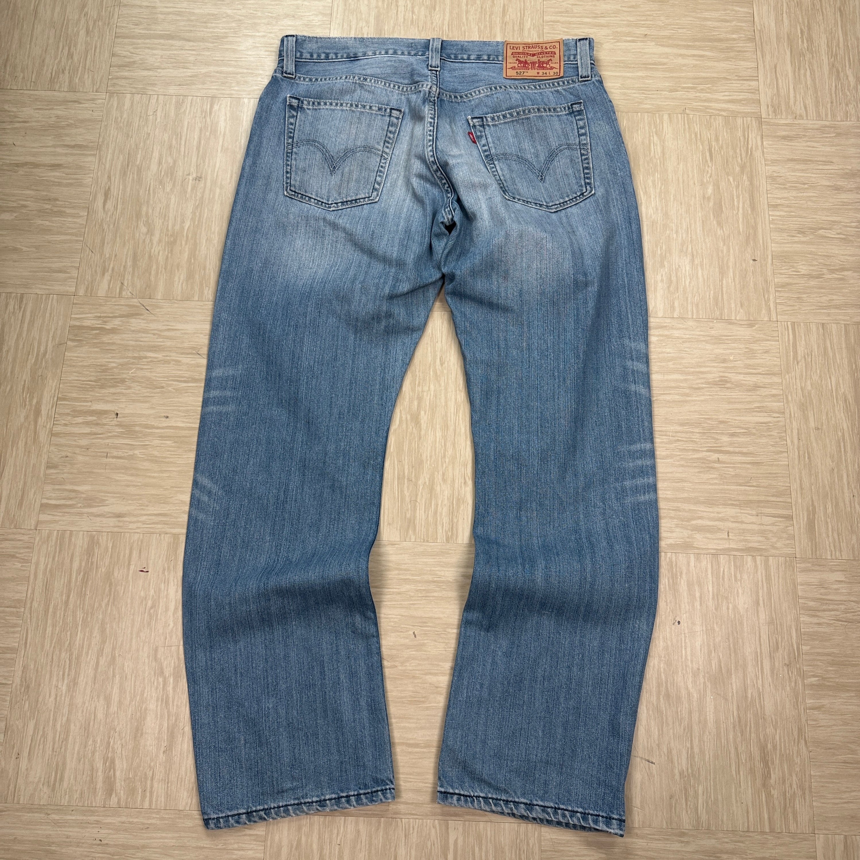 Levi's 527 2000's low waisted relaxed bootcut denim jeans (S-M)