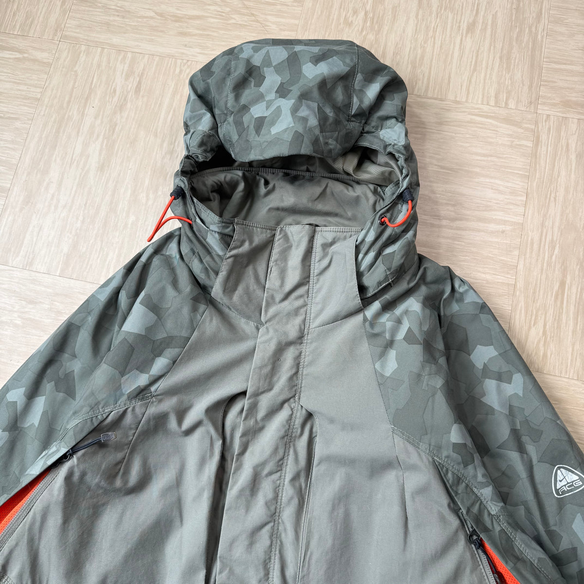 Nike ACG 2000's technical multi-pocket softshell jacket (L)