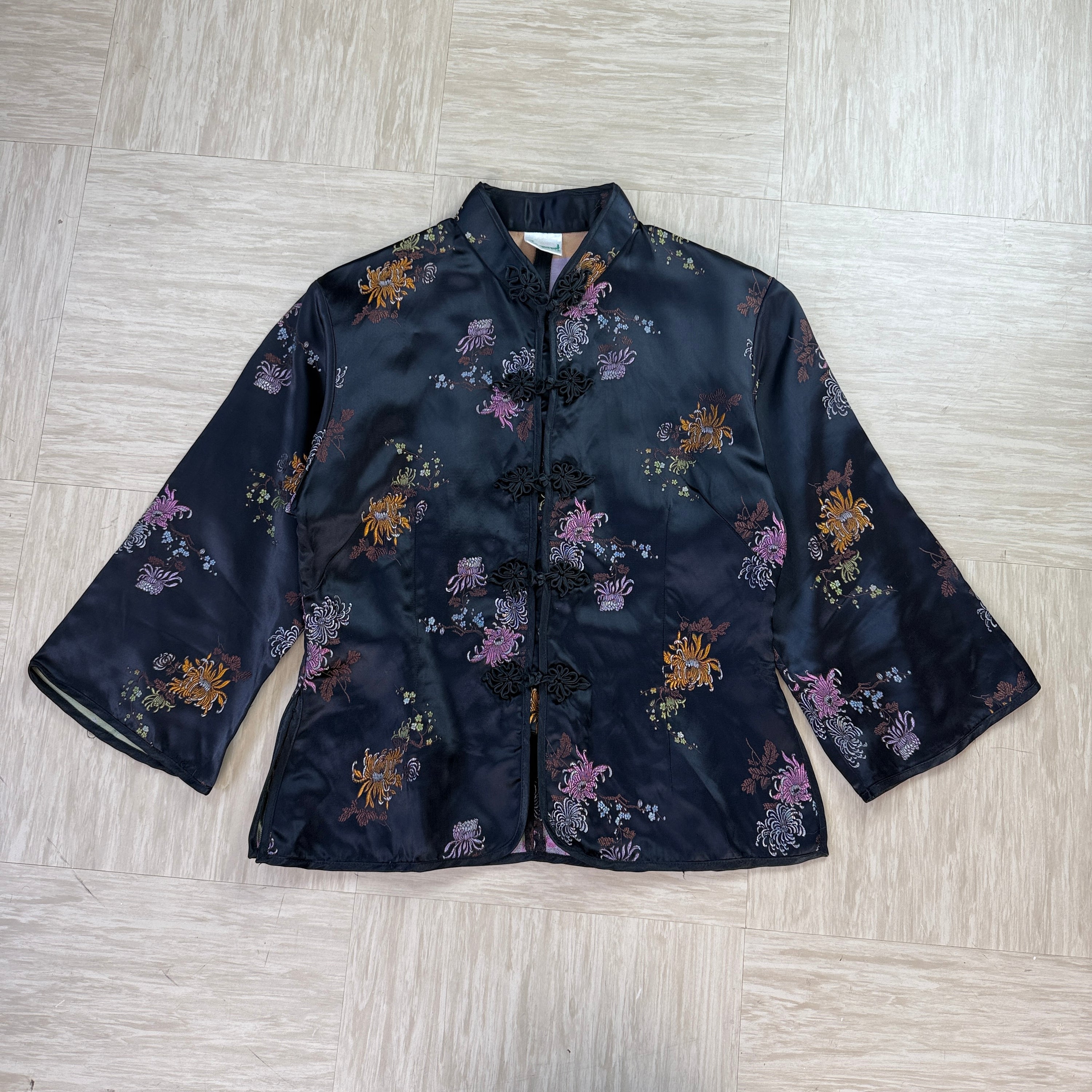 Traditional Chinese mandarin collar satin jacket with frog closure and floral embroidery (S) wms