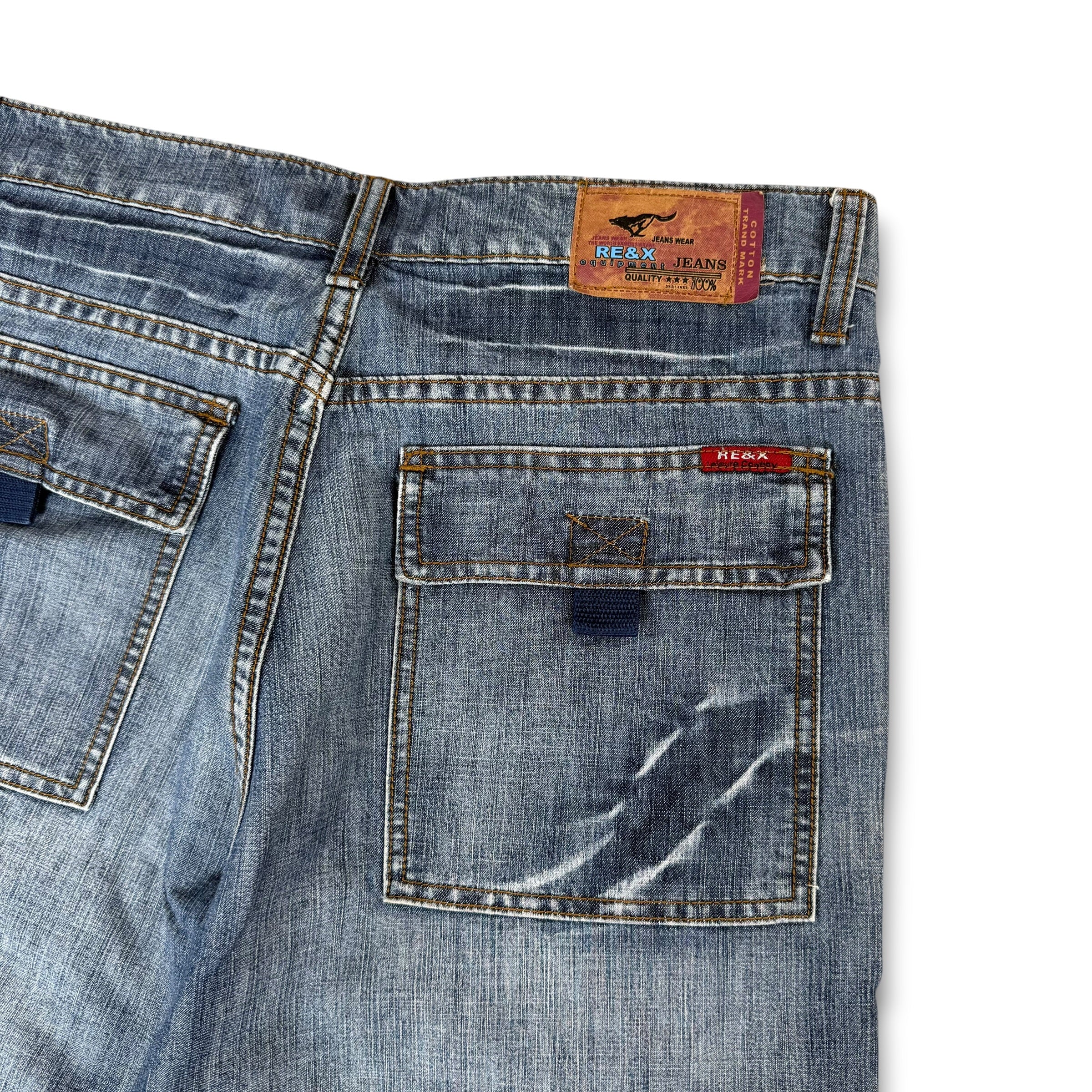 Vintage 2000's baggy cargo pocket 3/4 length denim jorts (S-M)