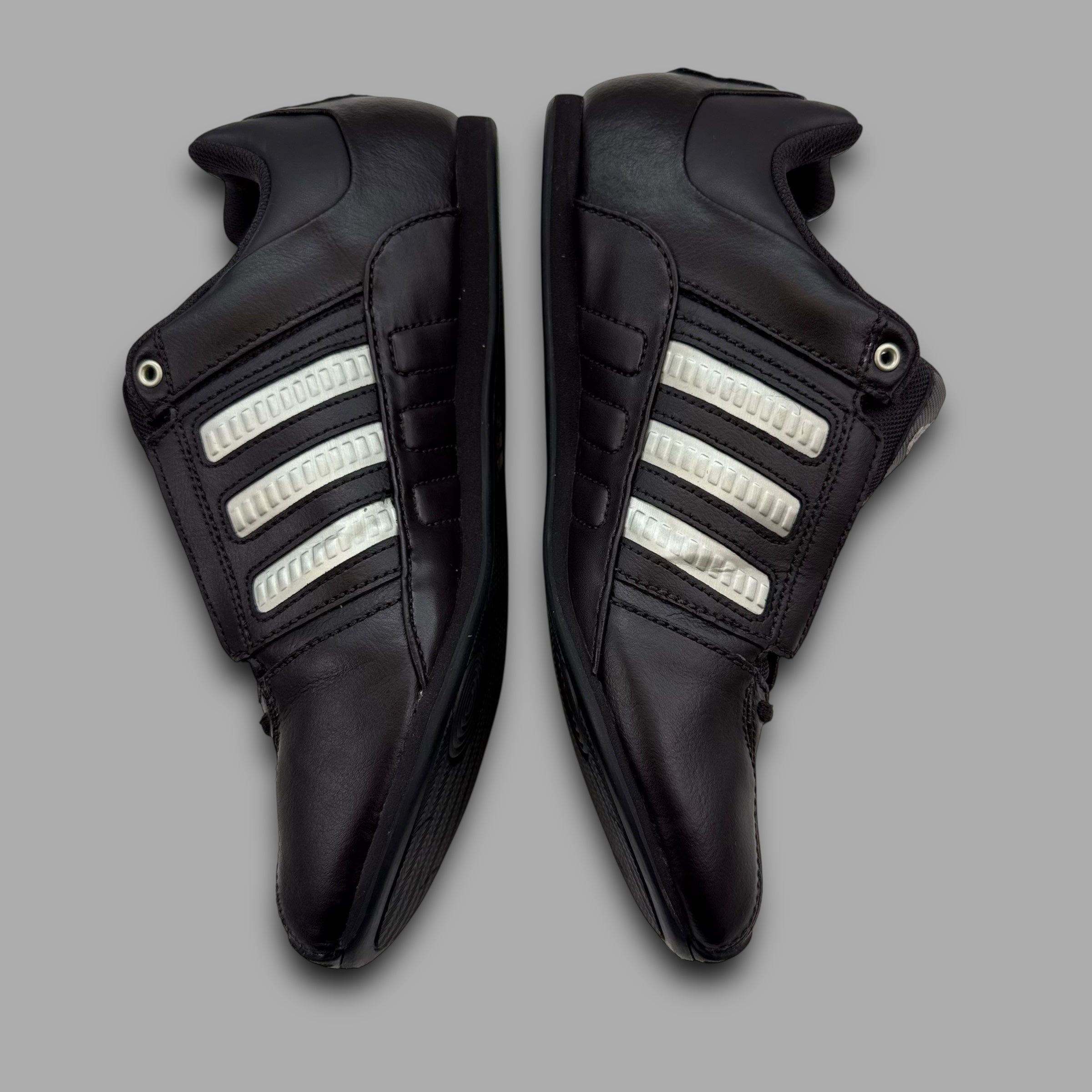 Adidas 2009 panelled martial arts shoe (UK8)