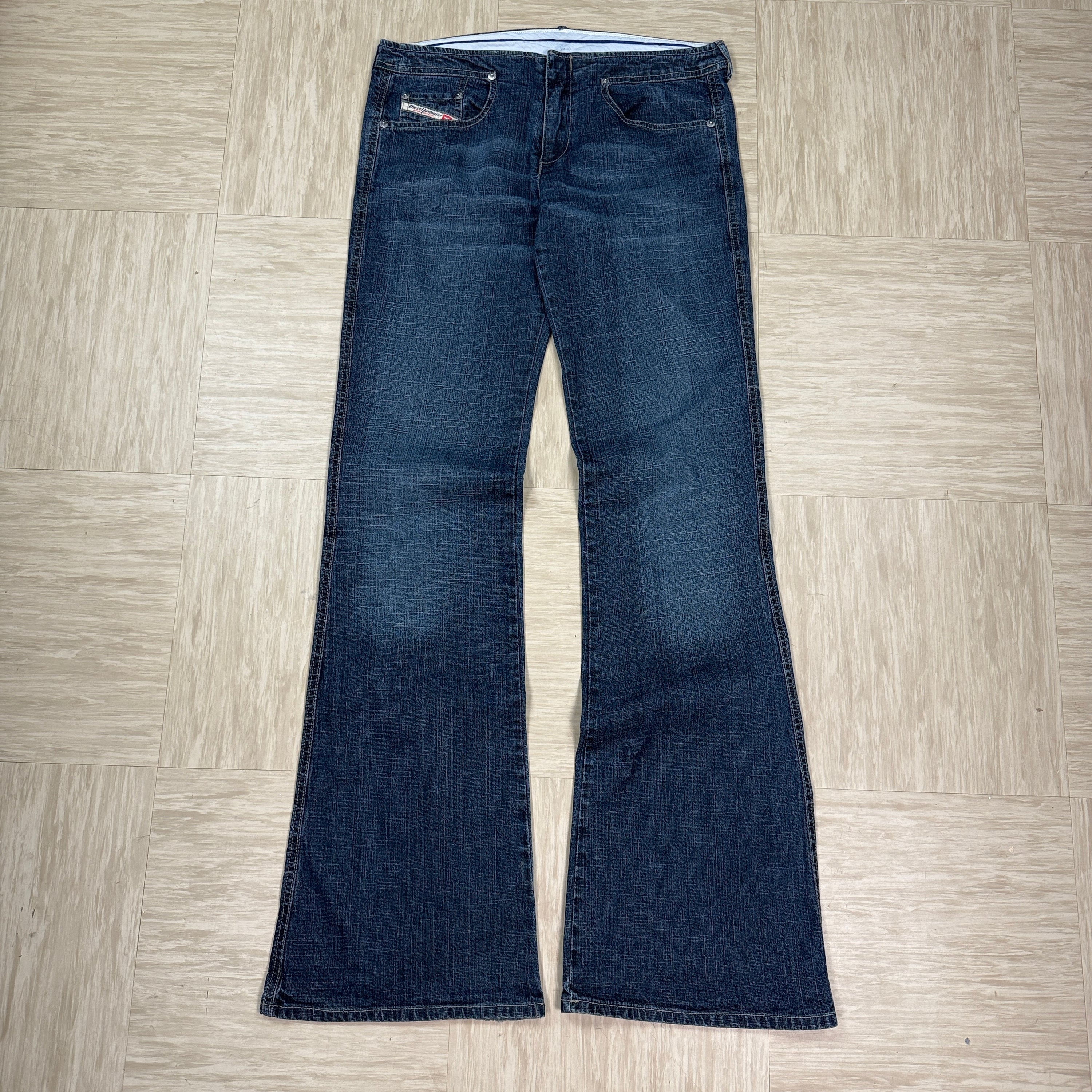 Diesel 2000's low waisted flared bootcut denim jeans (S-M)