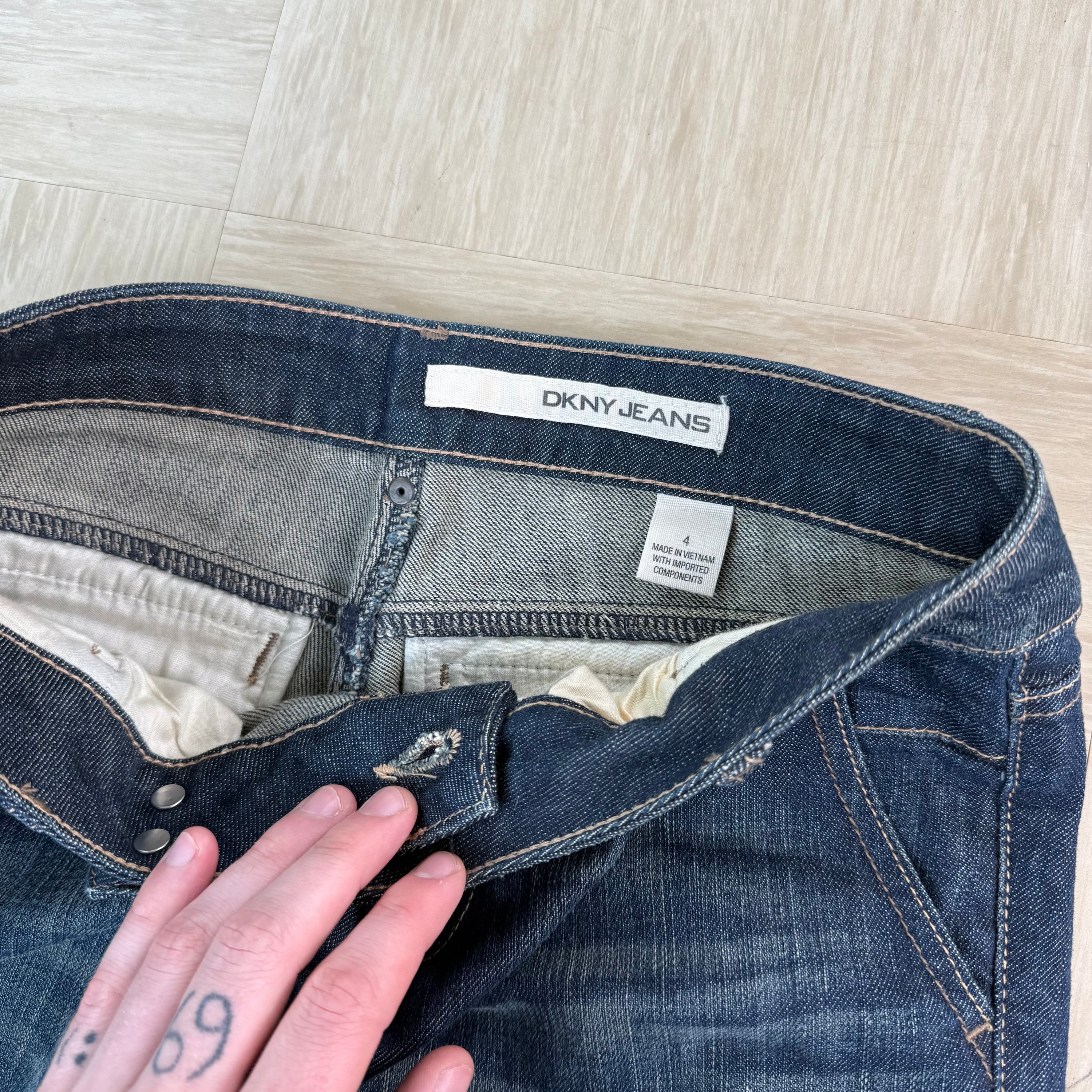 DKNY 2000's dark denim relaxed bootcut jeans (S)