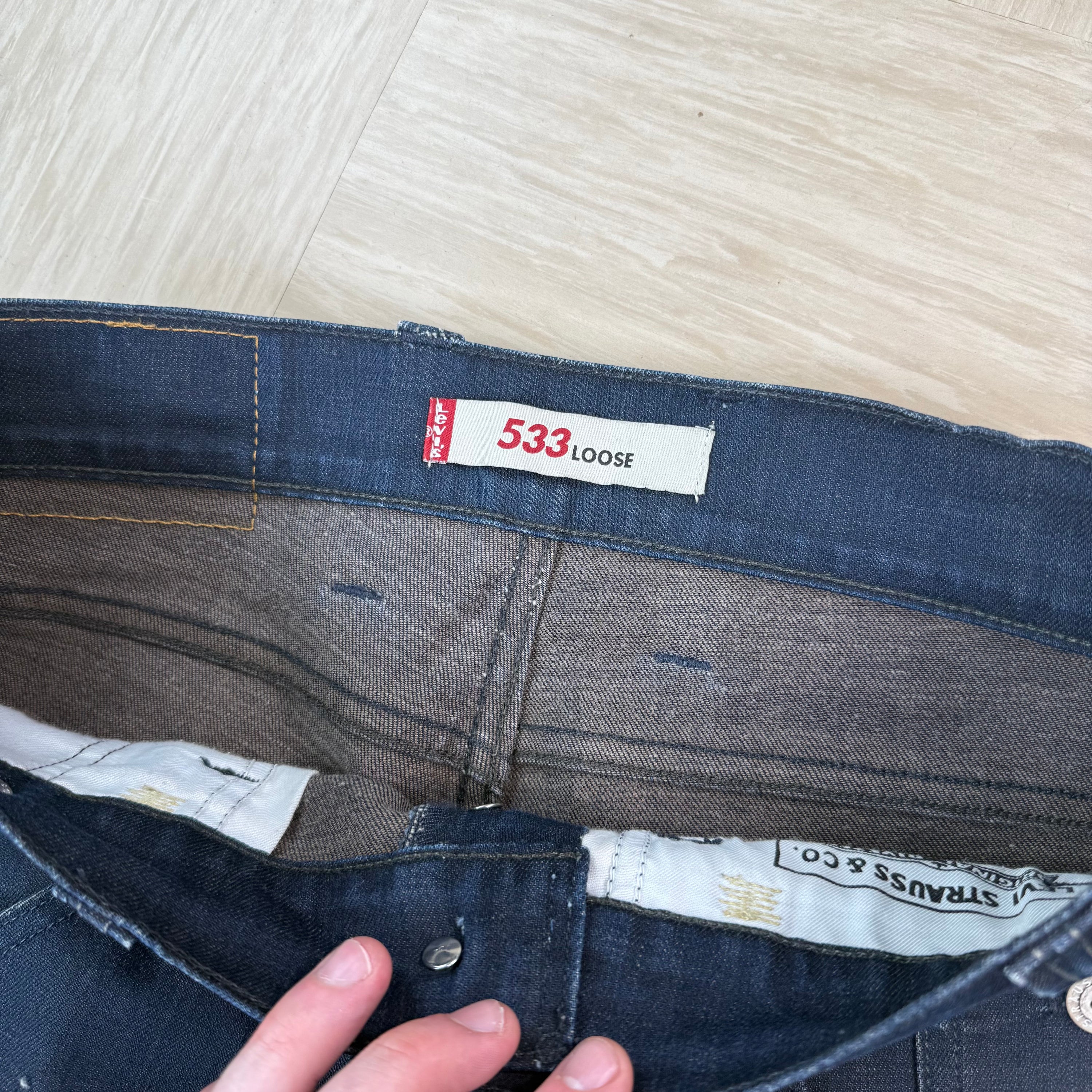 Levi's 533 2000's dark denim loose straight fitm jeans (S)