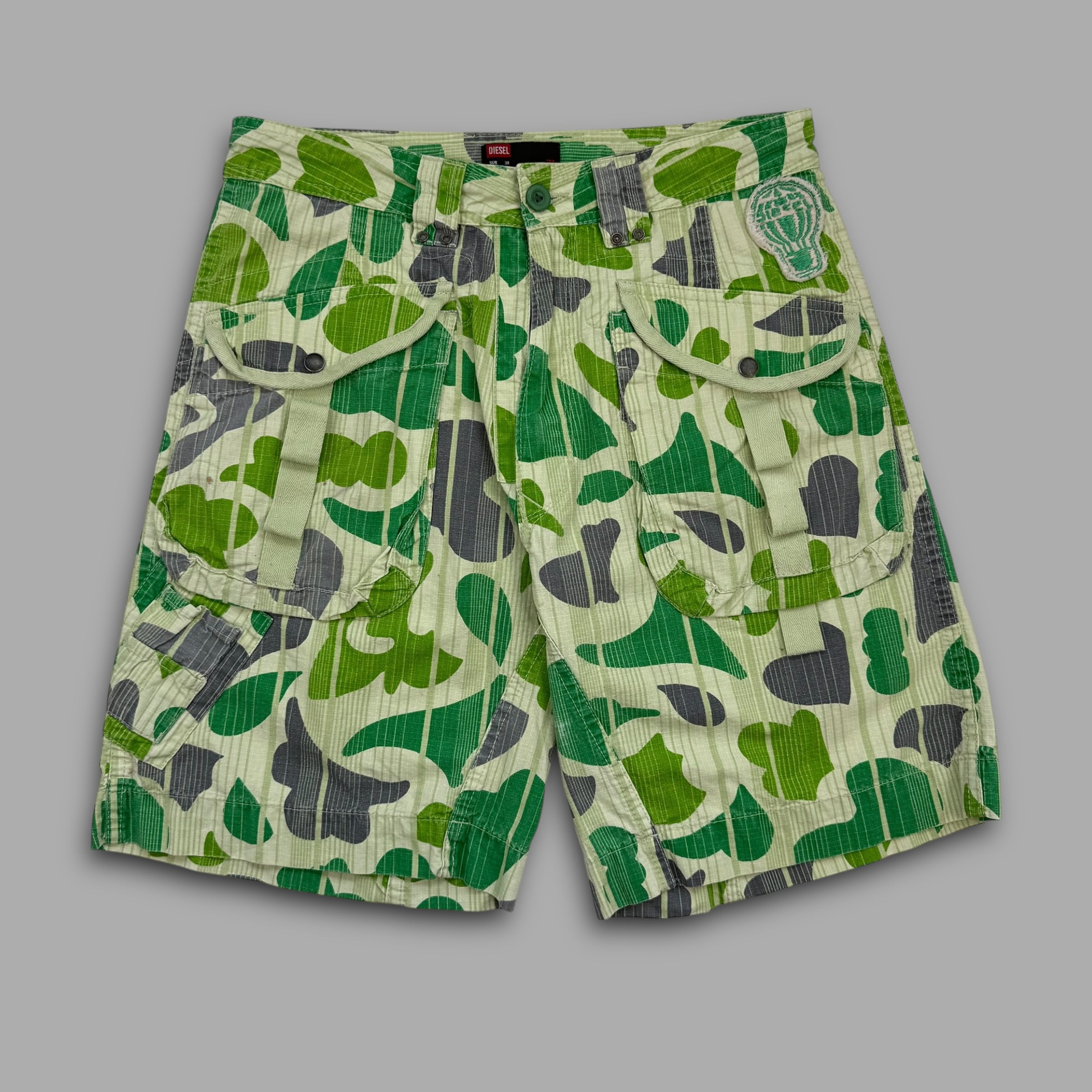 Diesel 2000's dual-pocket baggy camo shorts (S)
