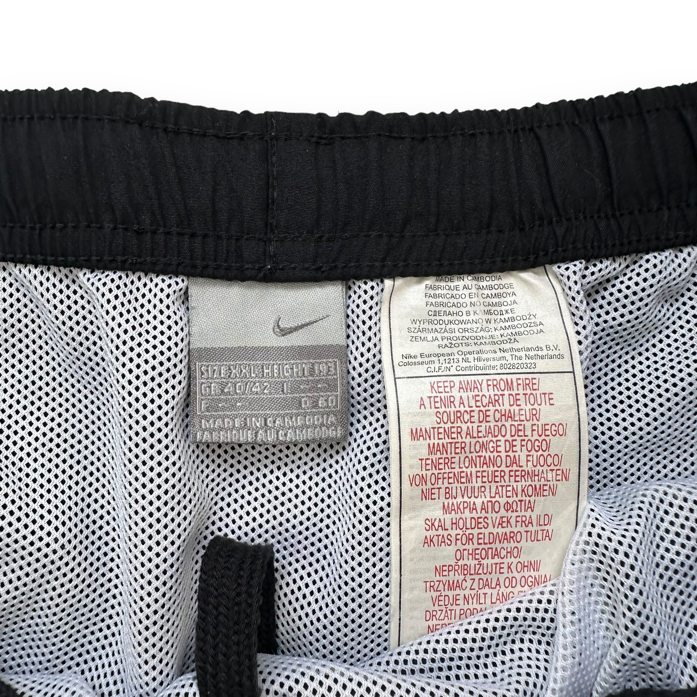 Nike 2000's baggy pinstripe shorts (XXL)