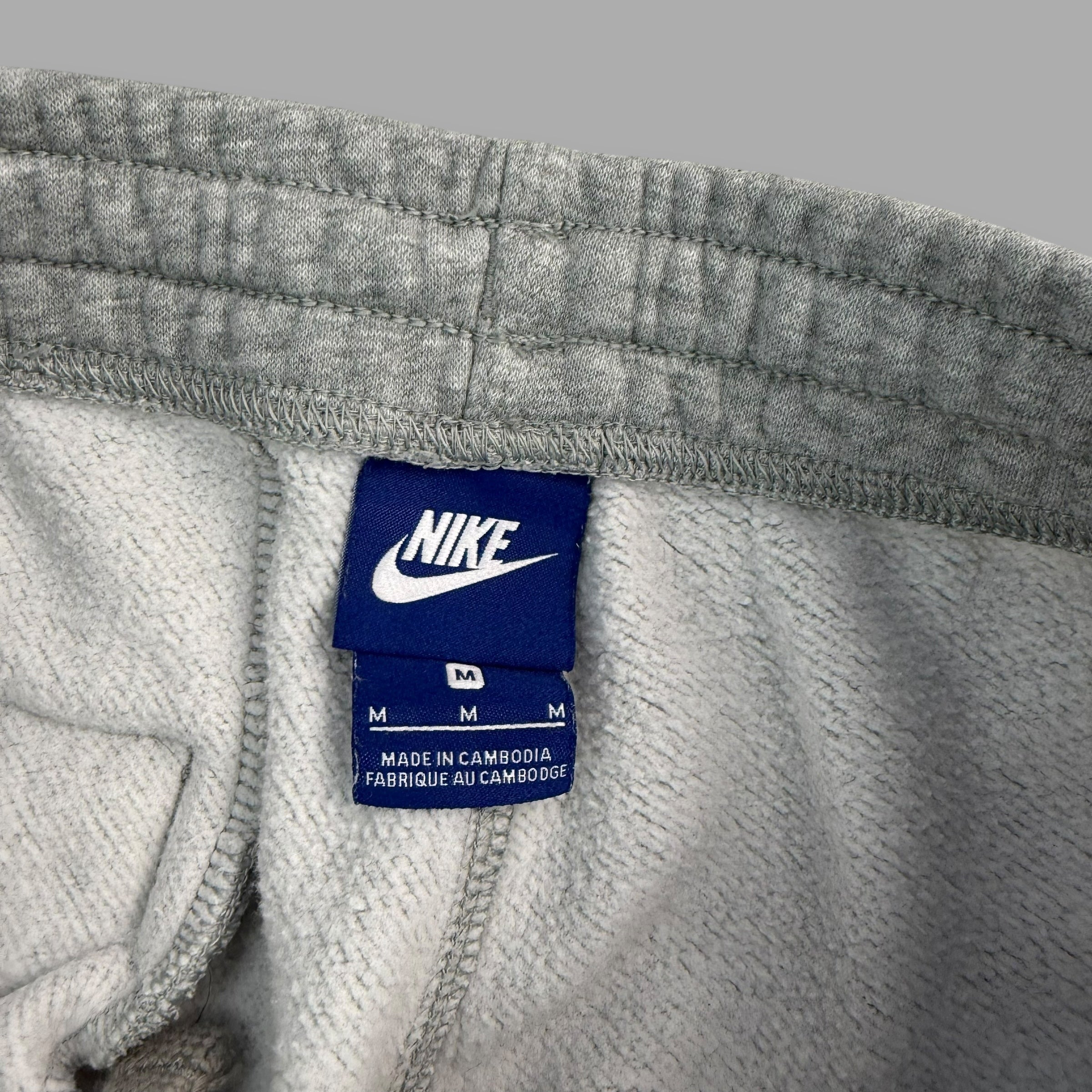 Nike 2000's tapered joggers (M)