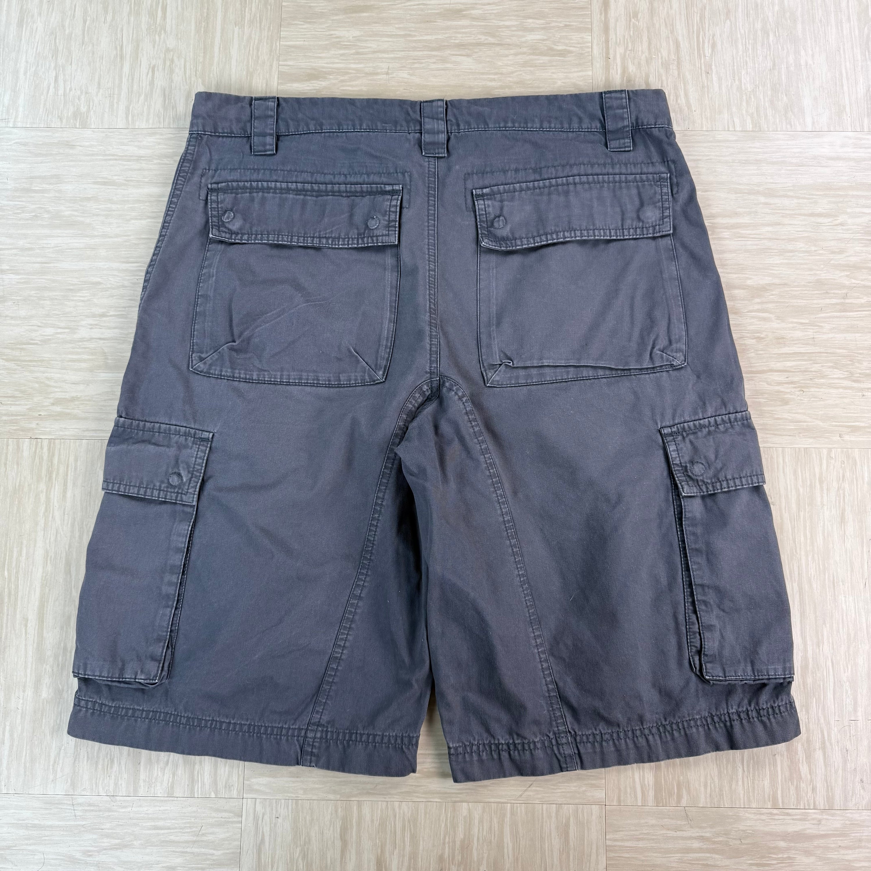 Nike 2000's baggy wide leg cargo shorts (M)