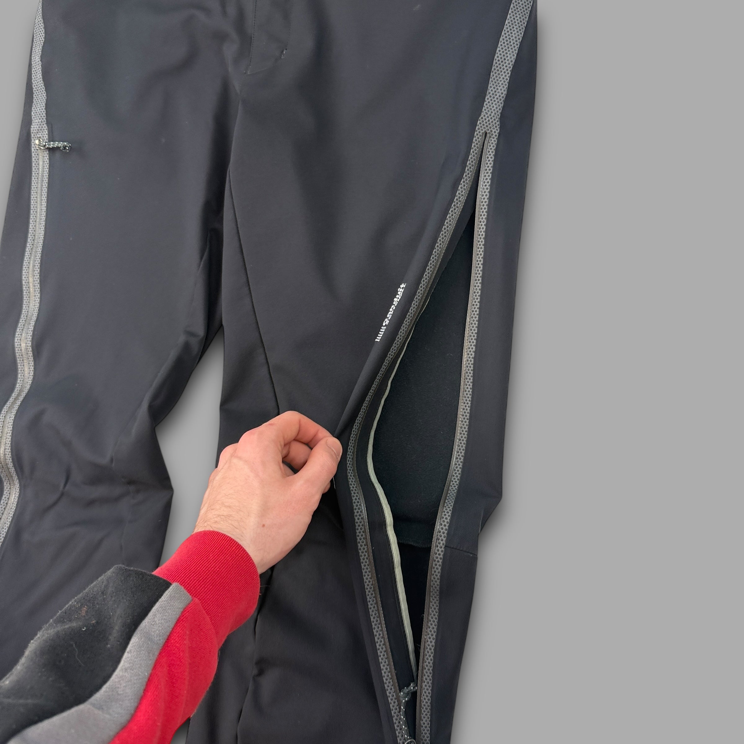 Mountain hardwear 2000's technical taped seams conduit softshell bottoms (S-M) wms