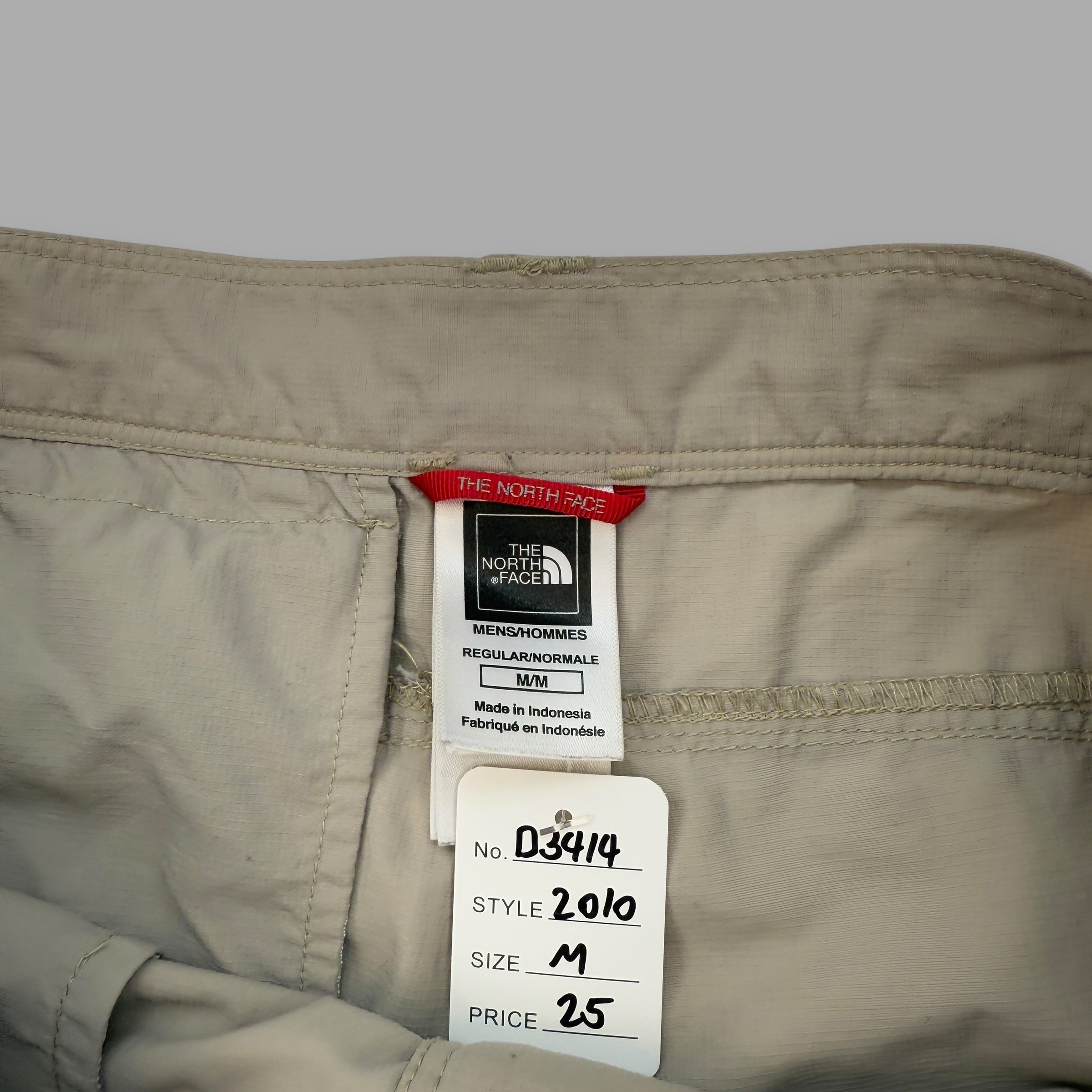 The north face 2010 technical baggy walking cargo shorts (M)