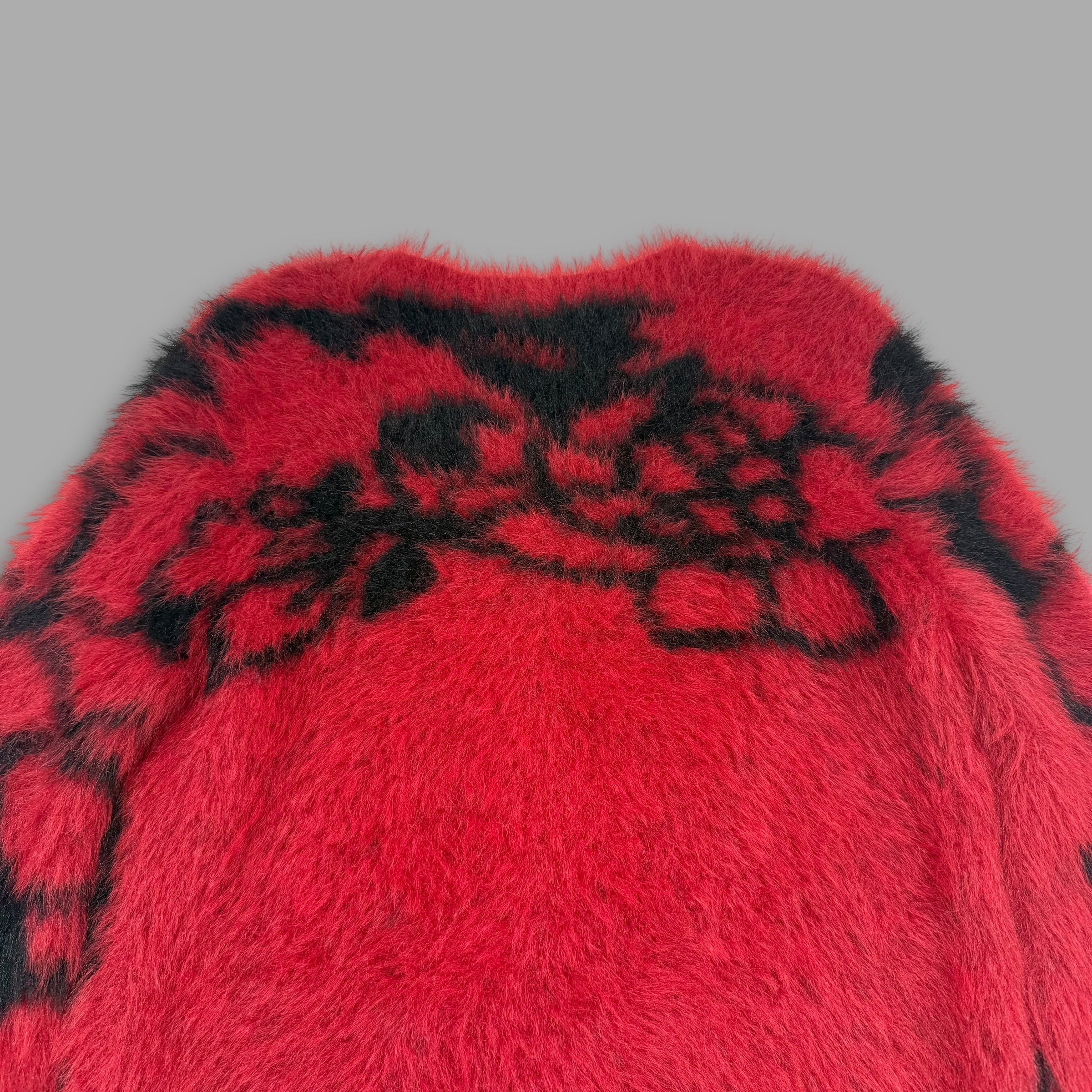 Guess 2000's pullover fluffy sweatshirt (S)