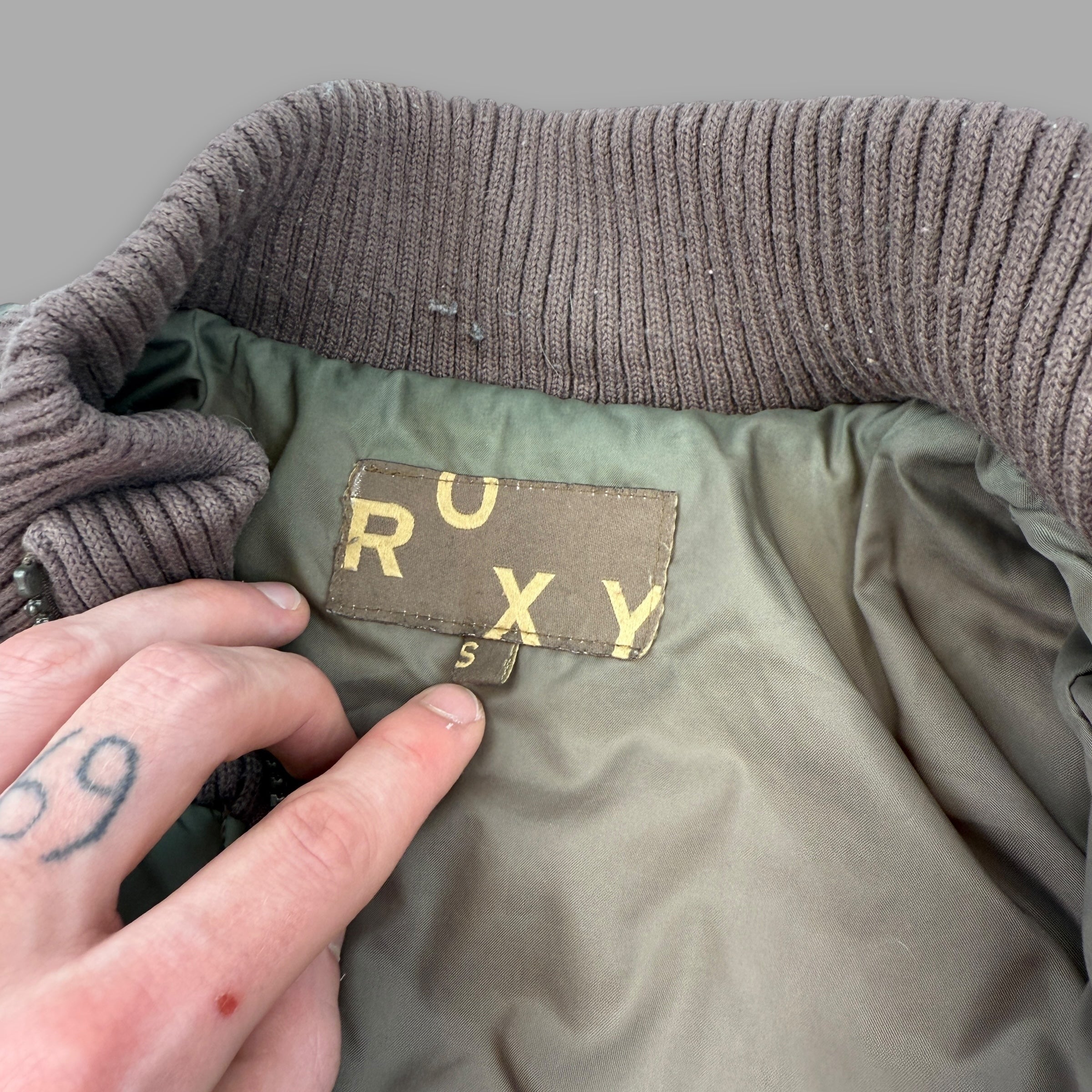 Quiksilver x Roxy 2000's graphic embroidered downfilled puffer jacket (S)