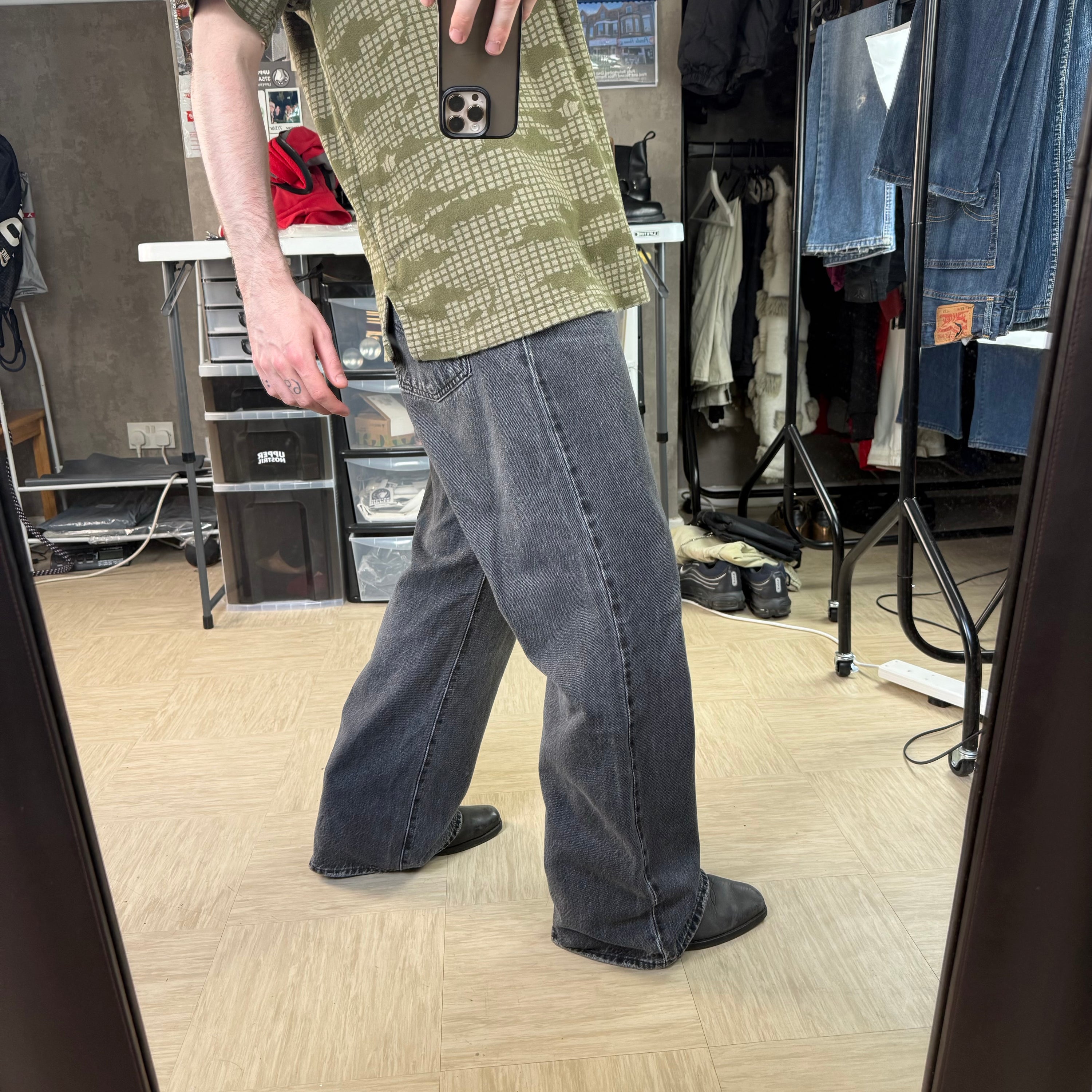 Levi's 2000's grey denim baggy bootcut jeans (M)