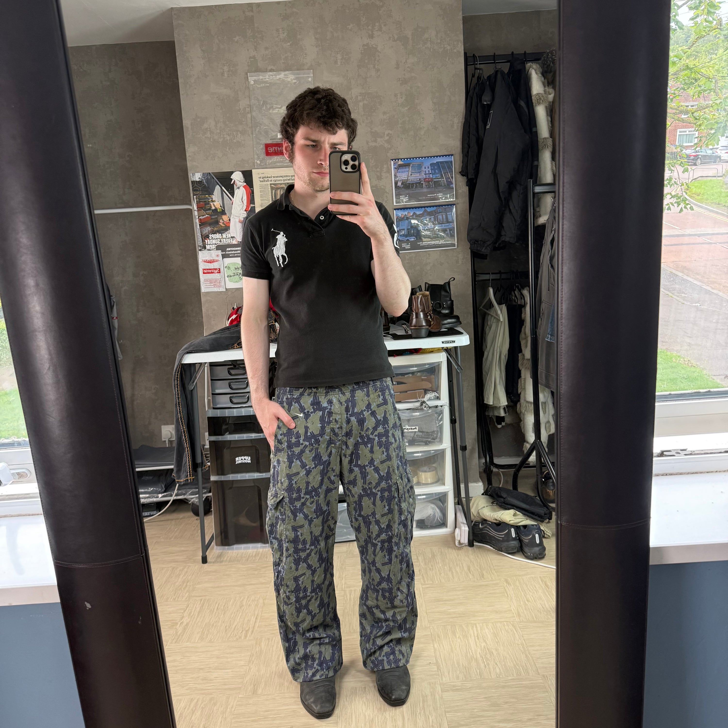 Nike 2000's graphic gender figure camo printed baggy bottoms (S)