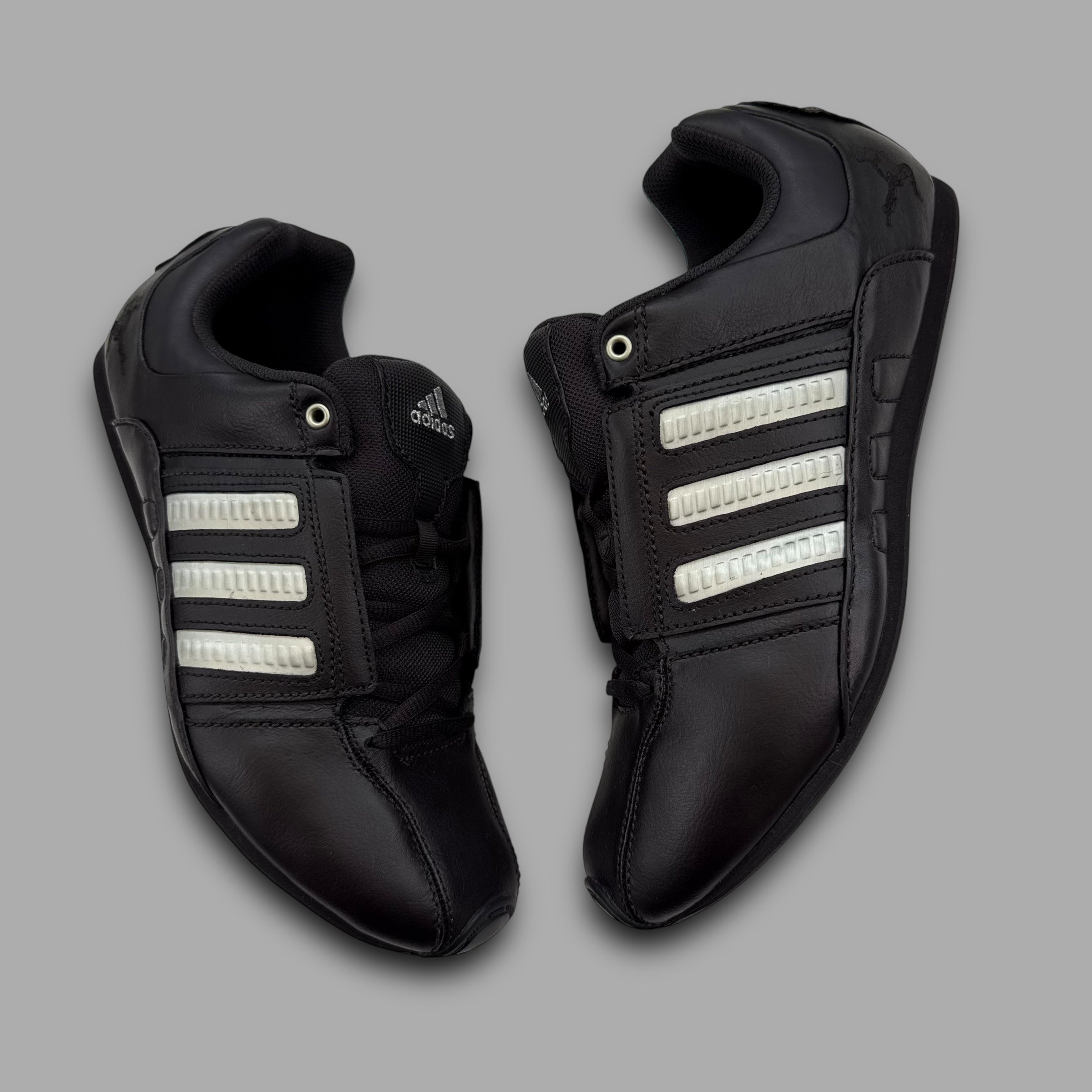 Adidas 2009 panelled martial arts shoe (UK8)