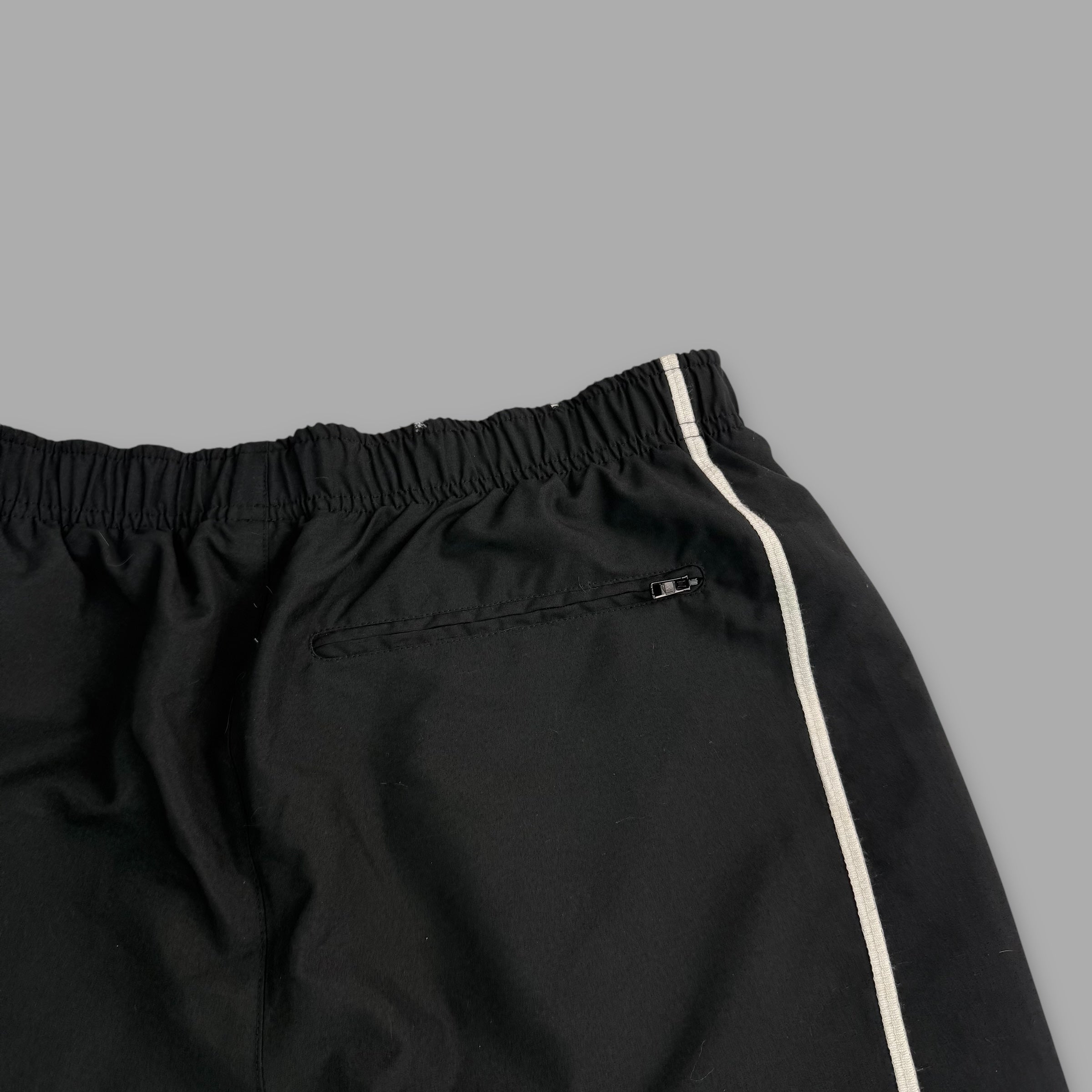 Nike 2000's baggy wide leg spellout shorts (M)