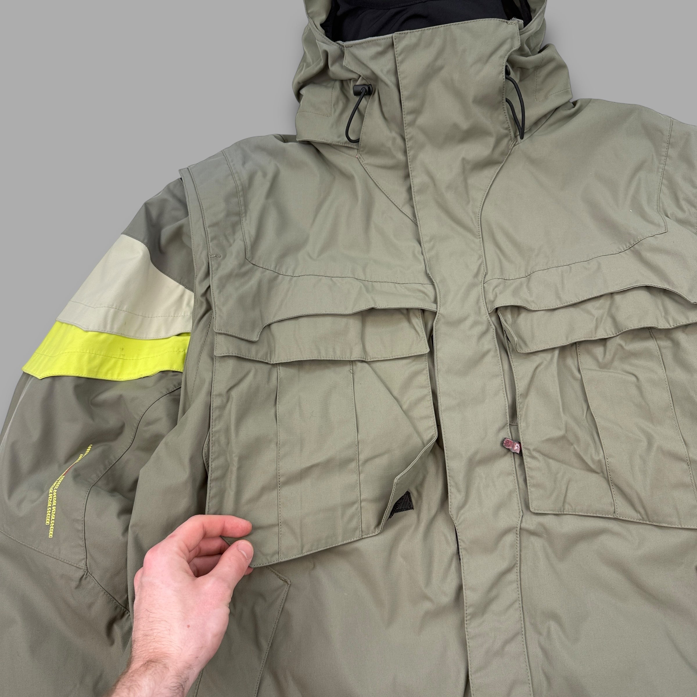 Quiksilver endurance series 2000's technical multi-pocket panelled ski jacket (L)