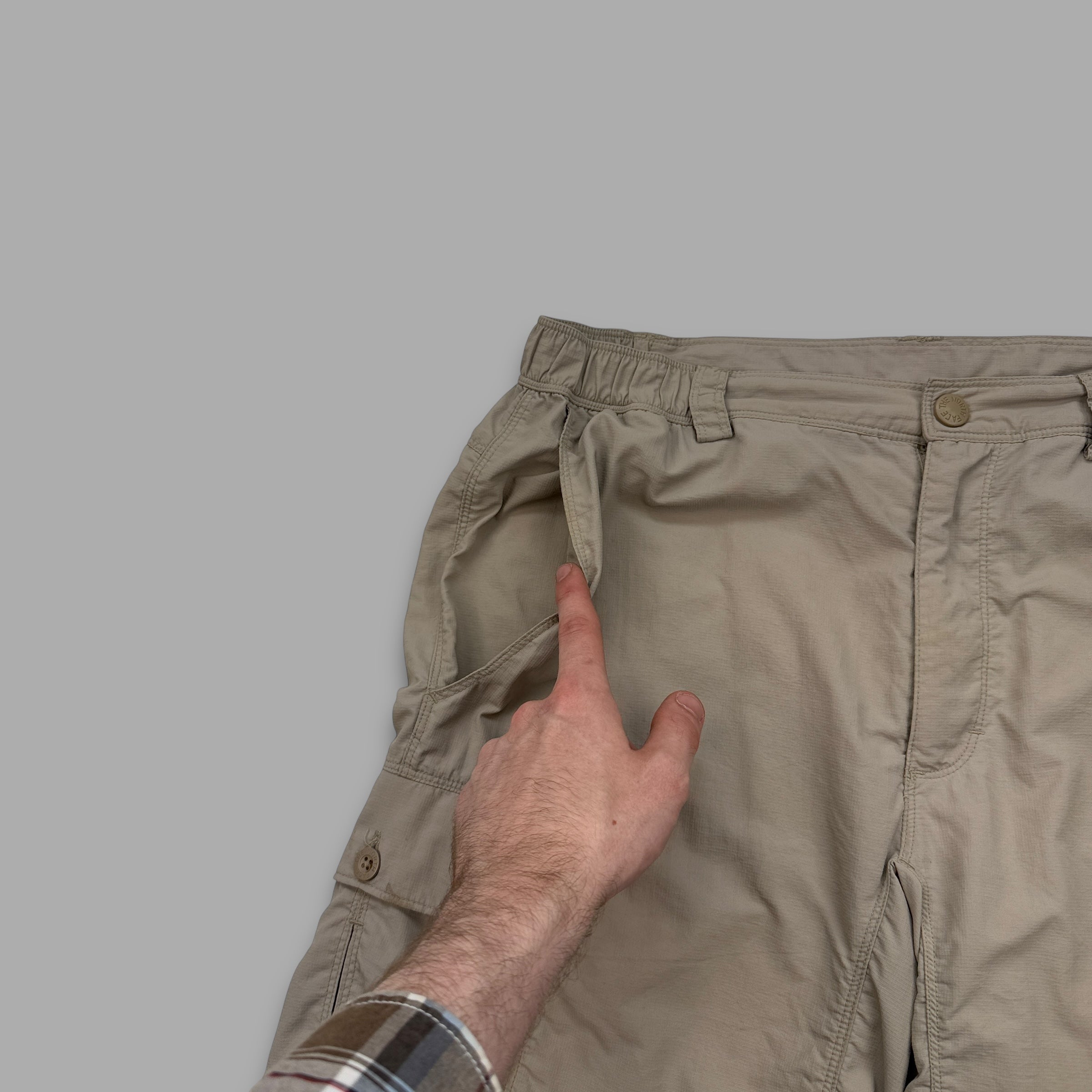 The north face 2010 technical baggy walking cargo shorts (M)