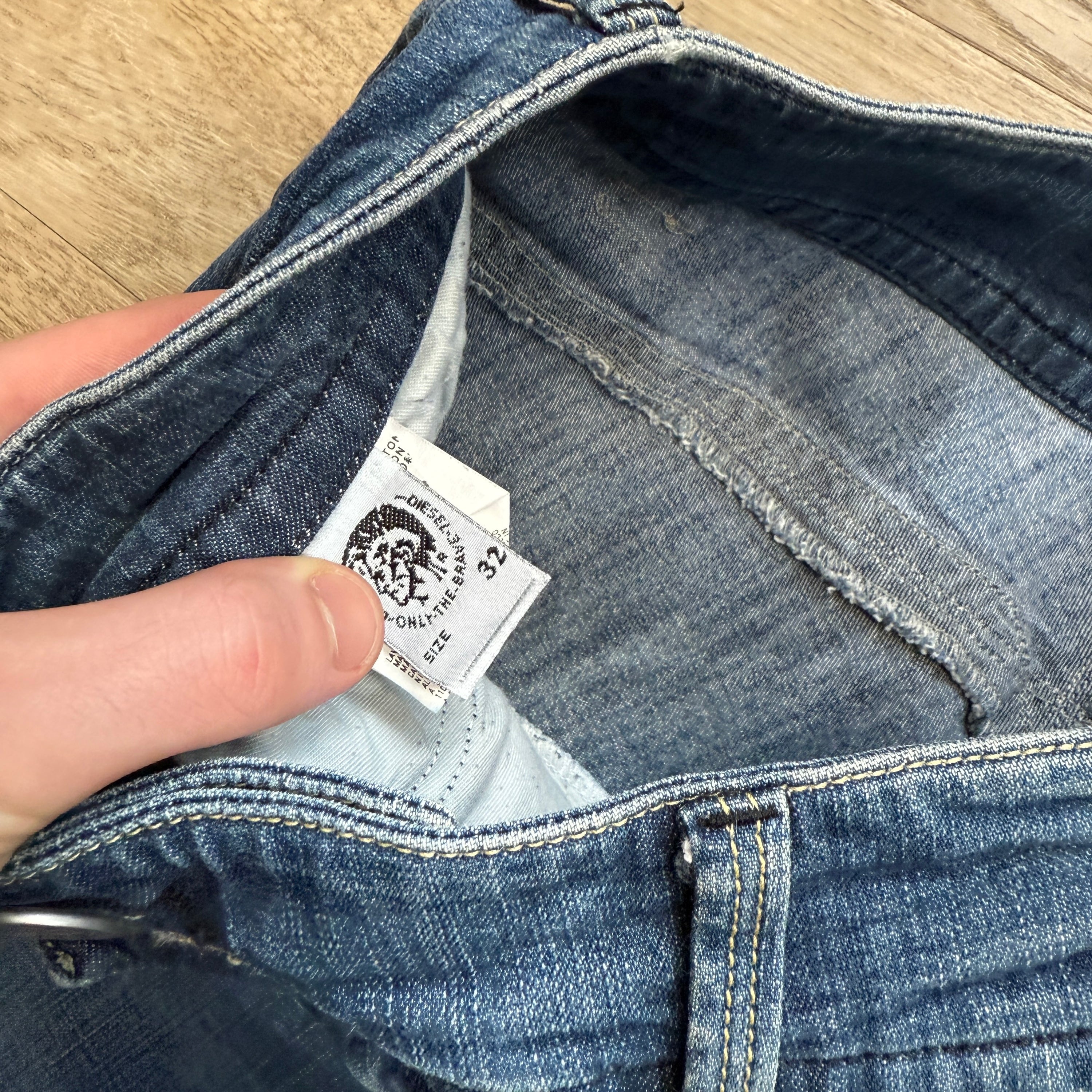 Diesel 2000's fitted lowrise bootcut jeans (S-M)