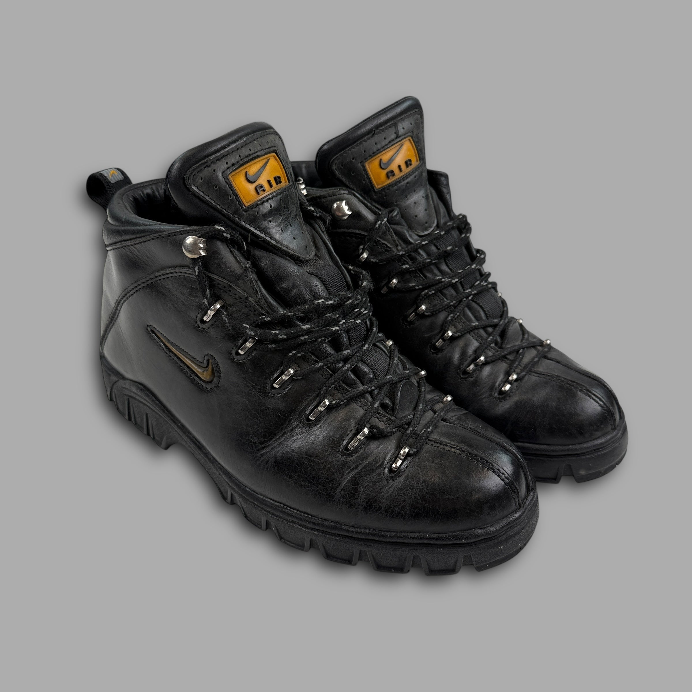 Nike ACG 1999 gimli black leather hiking boot (UK7)