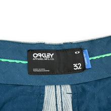 Load image into Gallery viewer, Oakley 2011 contrast stitch baggy pinstripe shorts (M)
