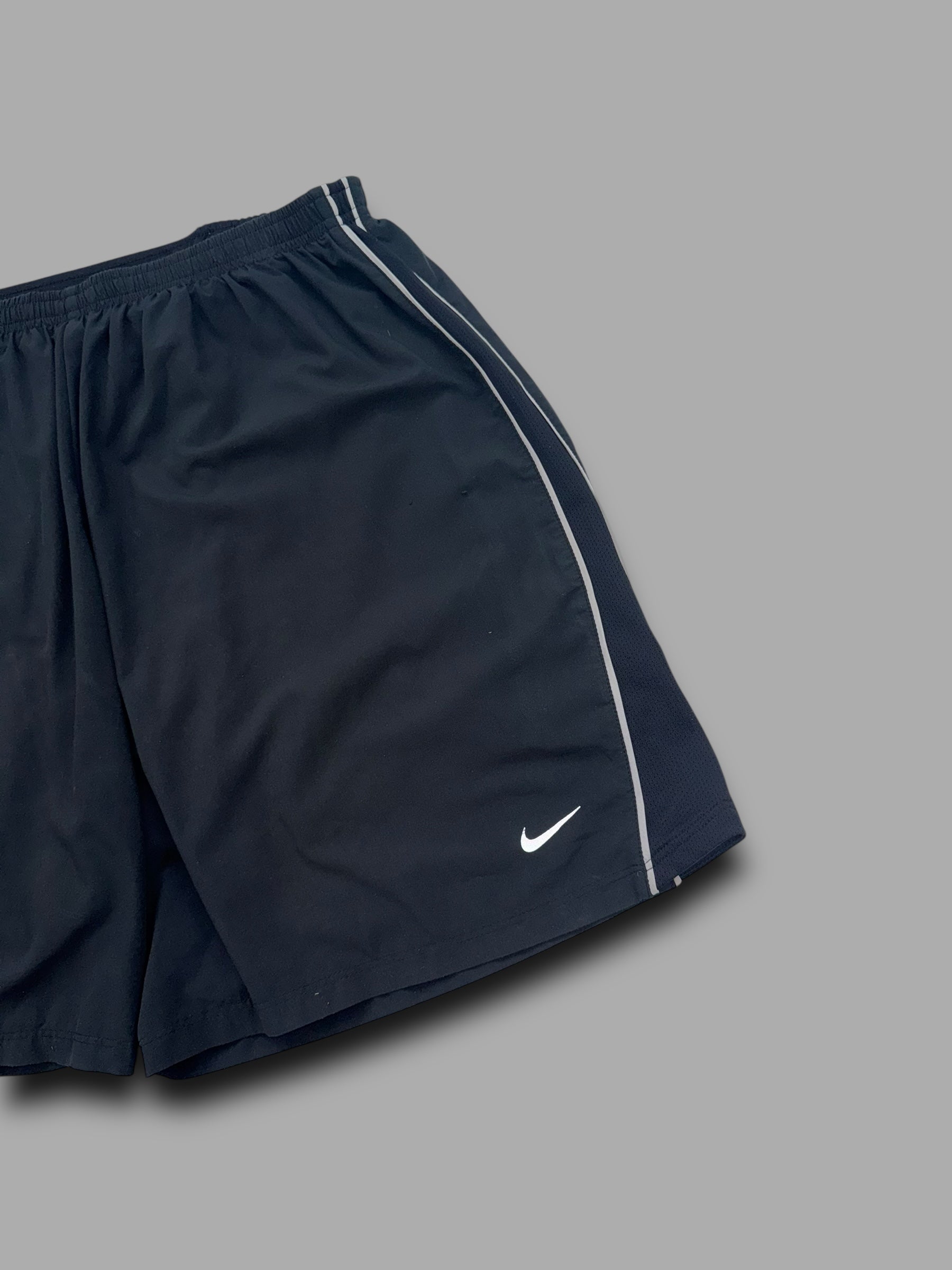 Nike 2000's baggy dri-fit vented mesh shorts (L)