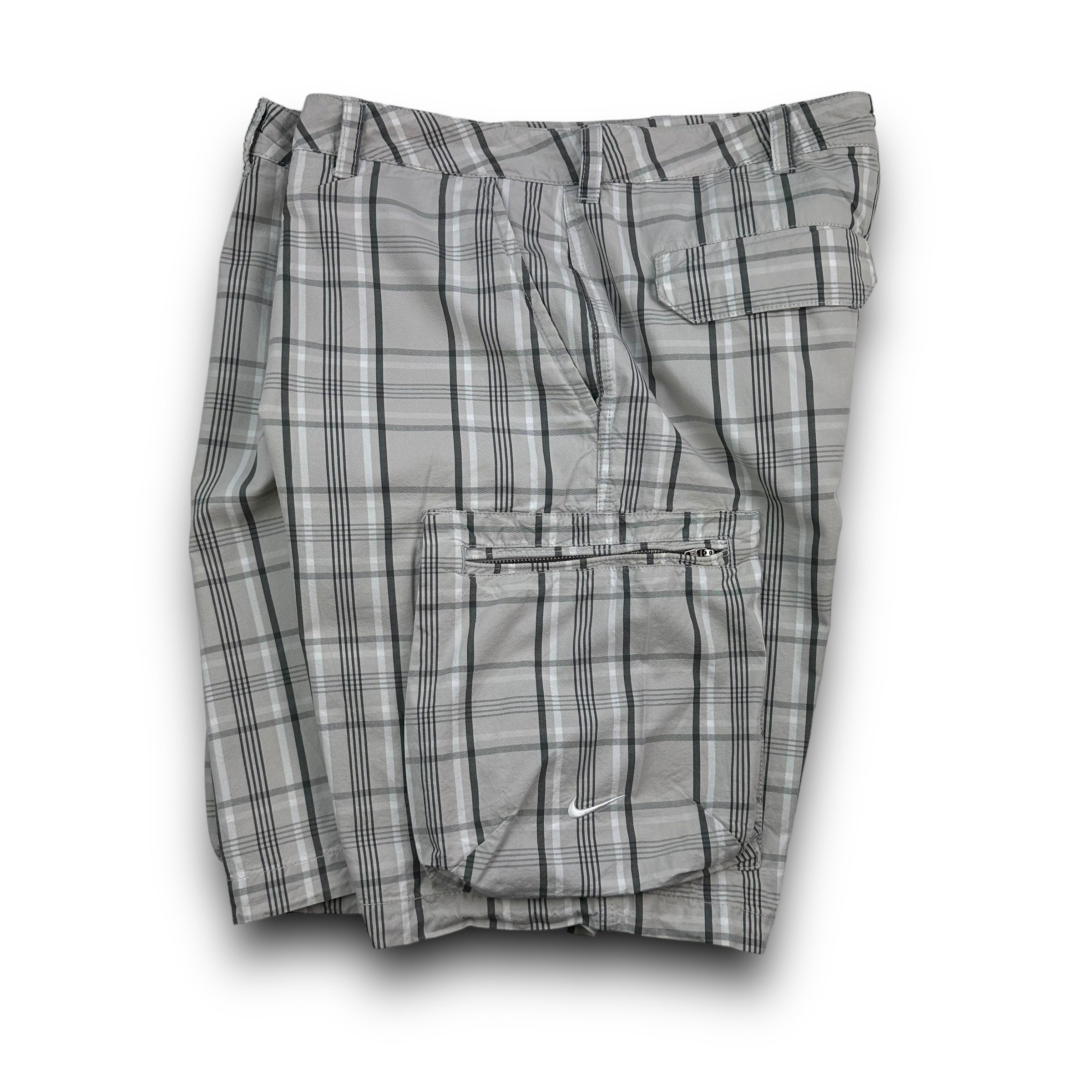 Nike 2000's baggy plaid cargo shorts (L)