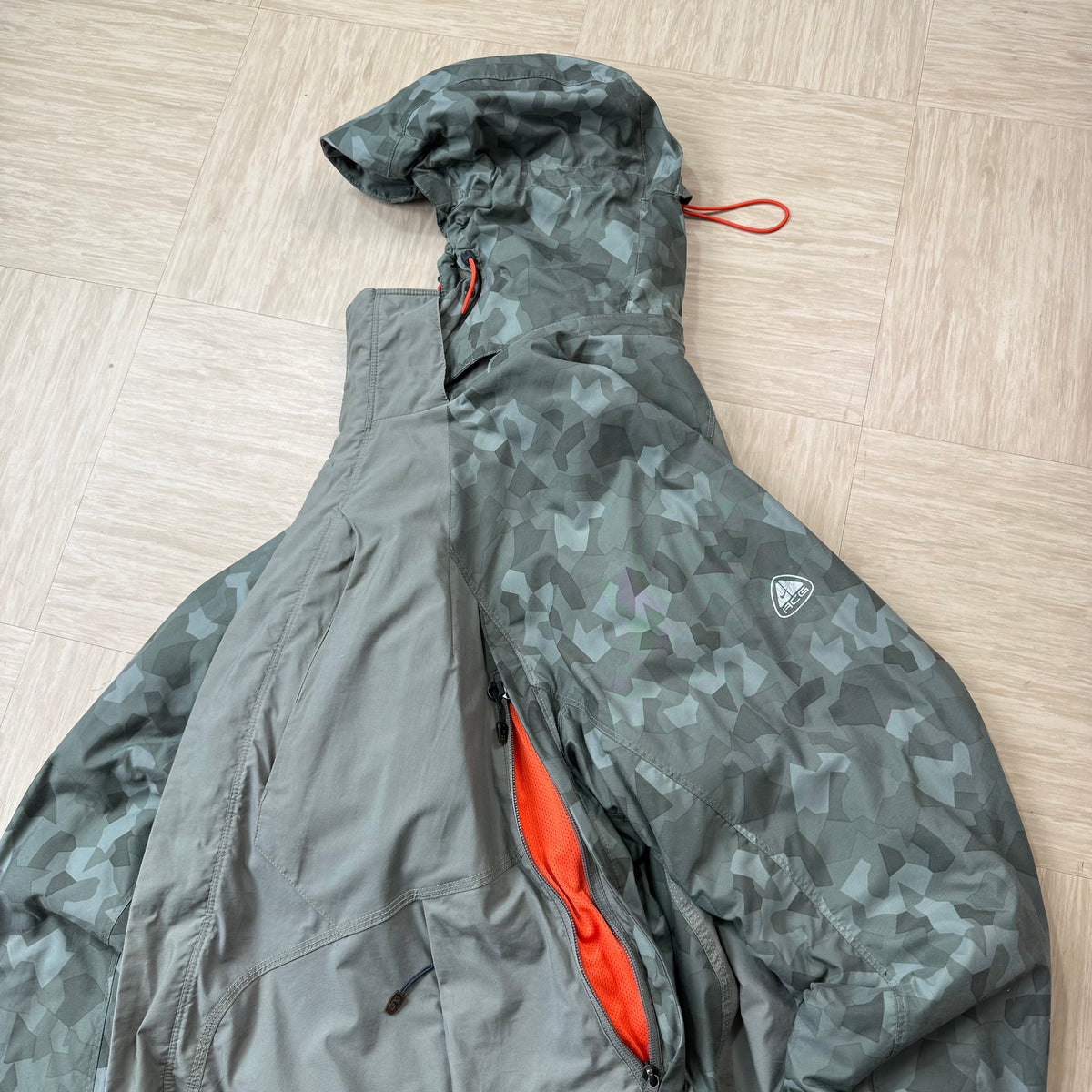 Nike ACG 2000's technical multi-pocket softshell jacket (L)
