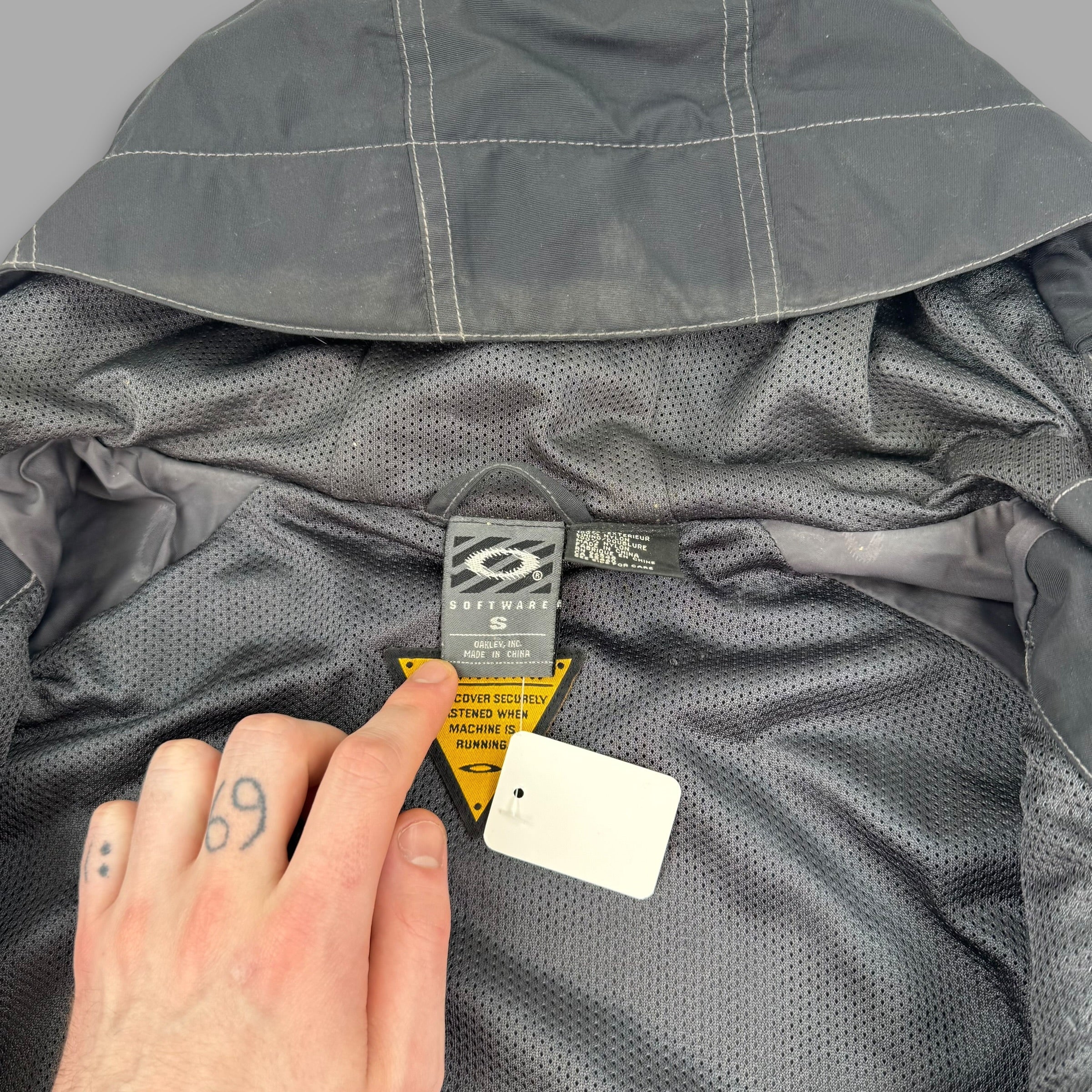 Oakley software 2000's technical panelled multi pocket softshell ski jacket (S-M)