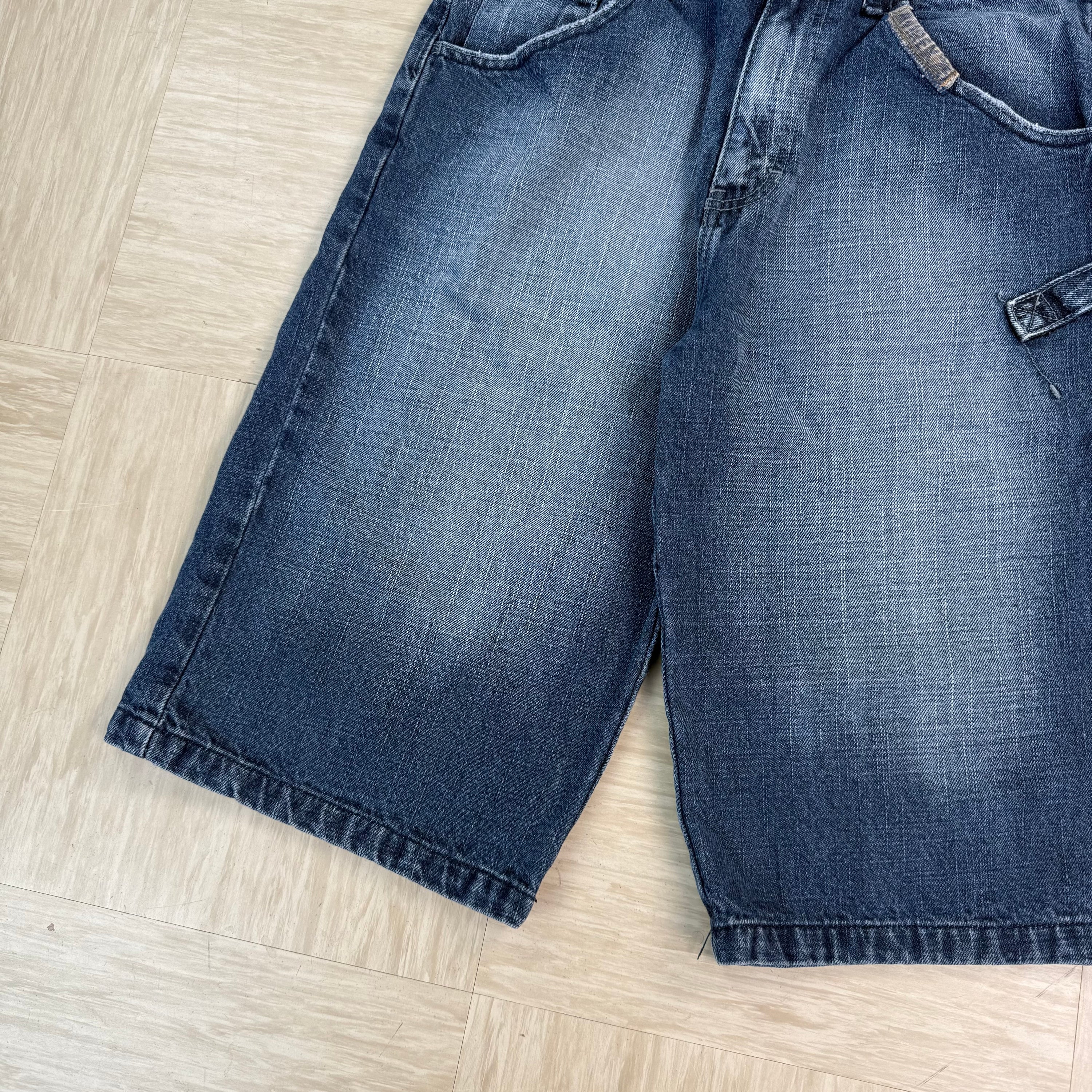 Avirex 2000's baggy denim jean shorts (S)