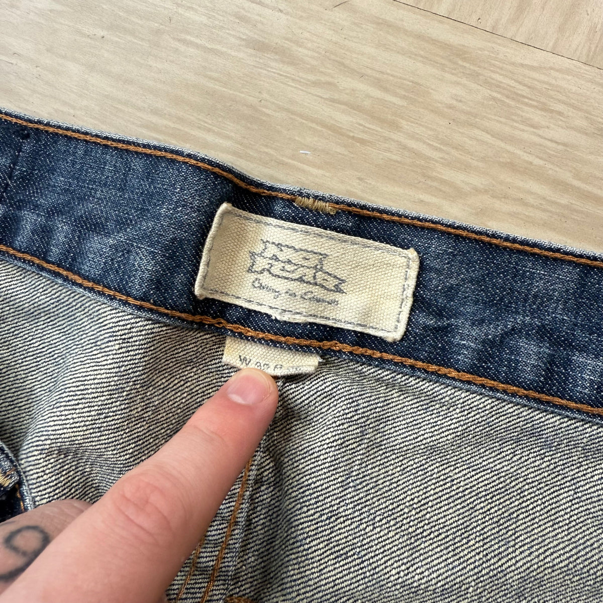 No fear 2000's relaxed fit denim straight leg jeans (S)