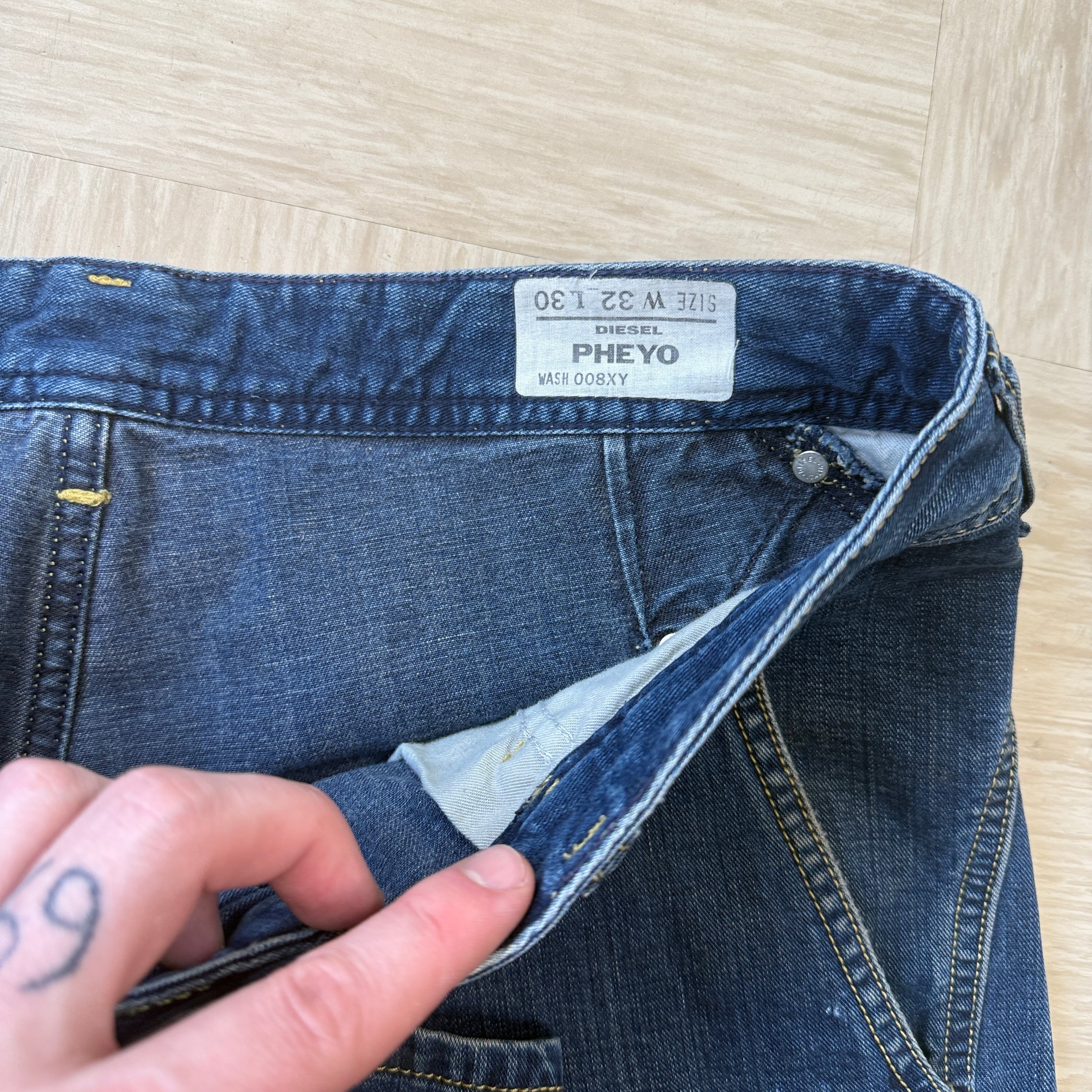 Diesel 2000's relaxed fit pheyo bootcut denim jeans (S)