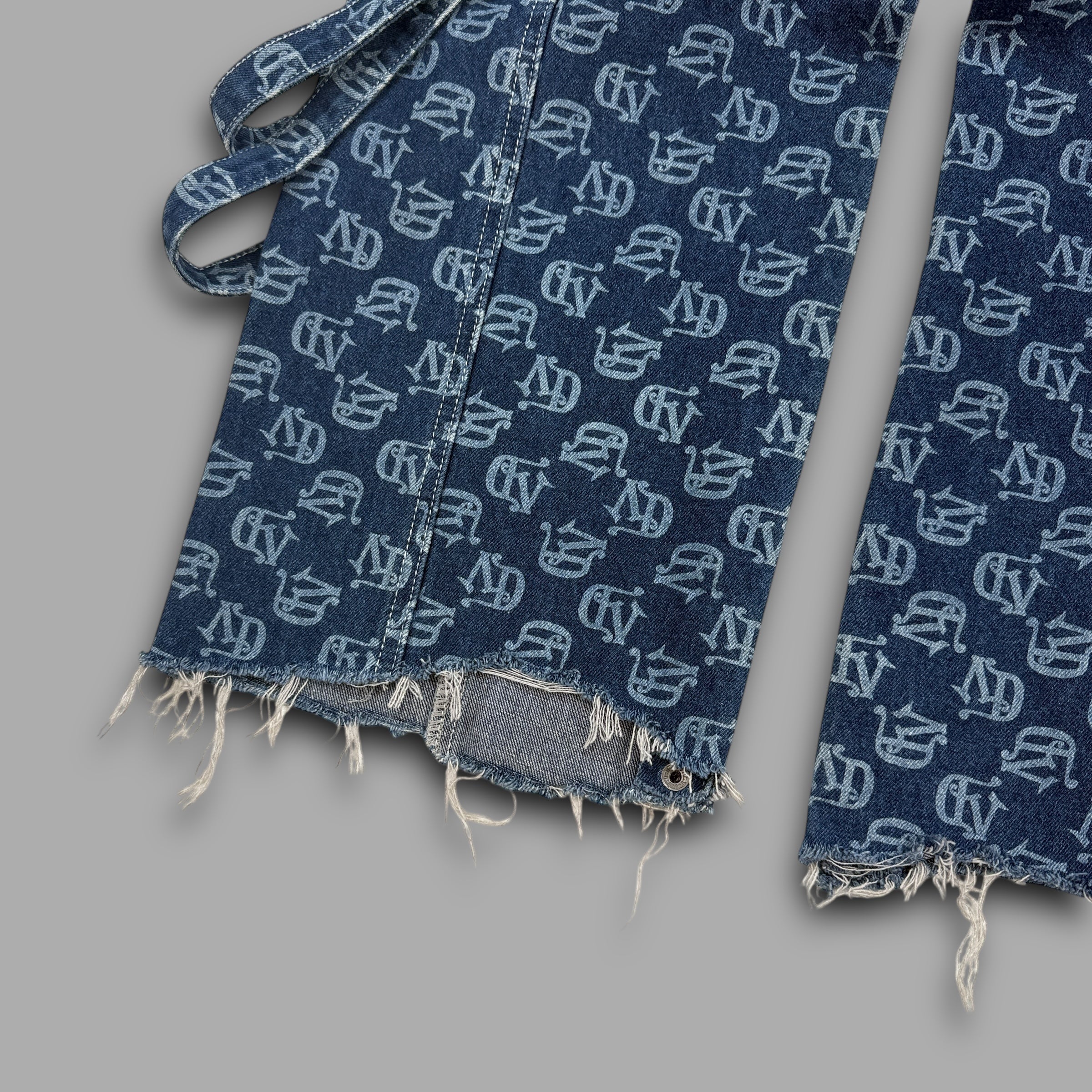 Von Dutch 2000's baggy monogram cargo jeans (M)