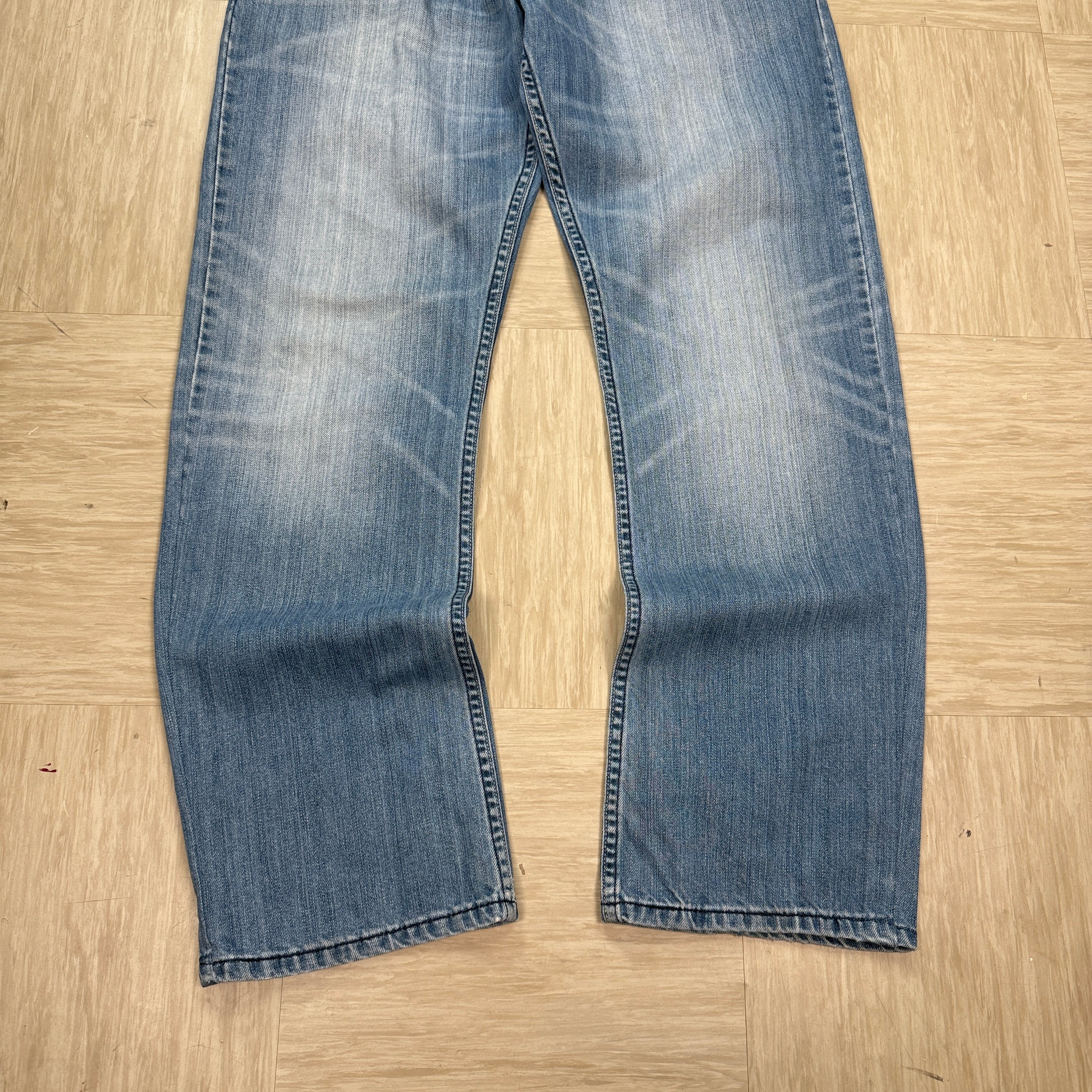 Levi's 527 2000's low waisted relaxed bootcut denim jeans (S-M)