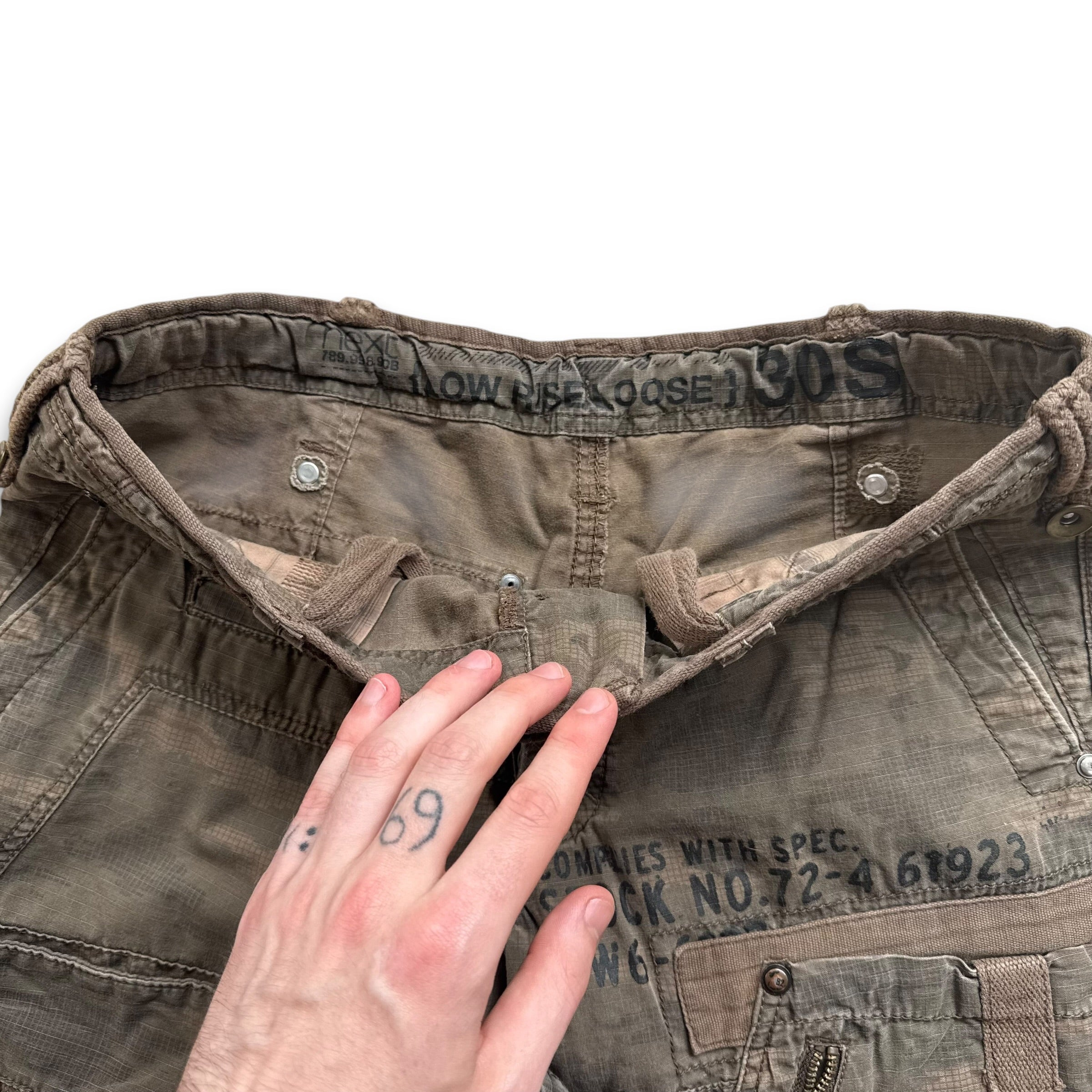 Next 2000's technical low rise loose multi pocket denim camo bottoms (S)