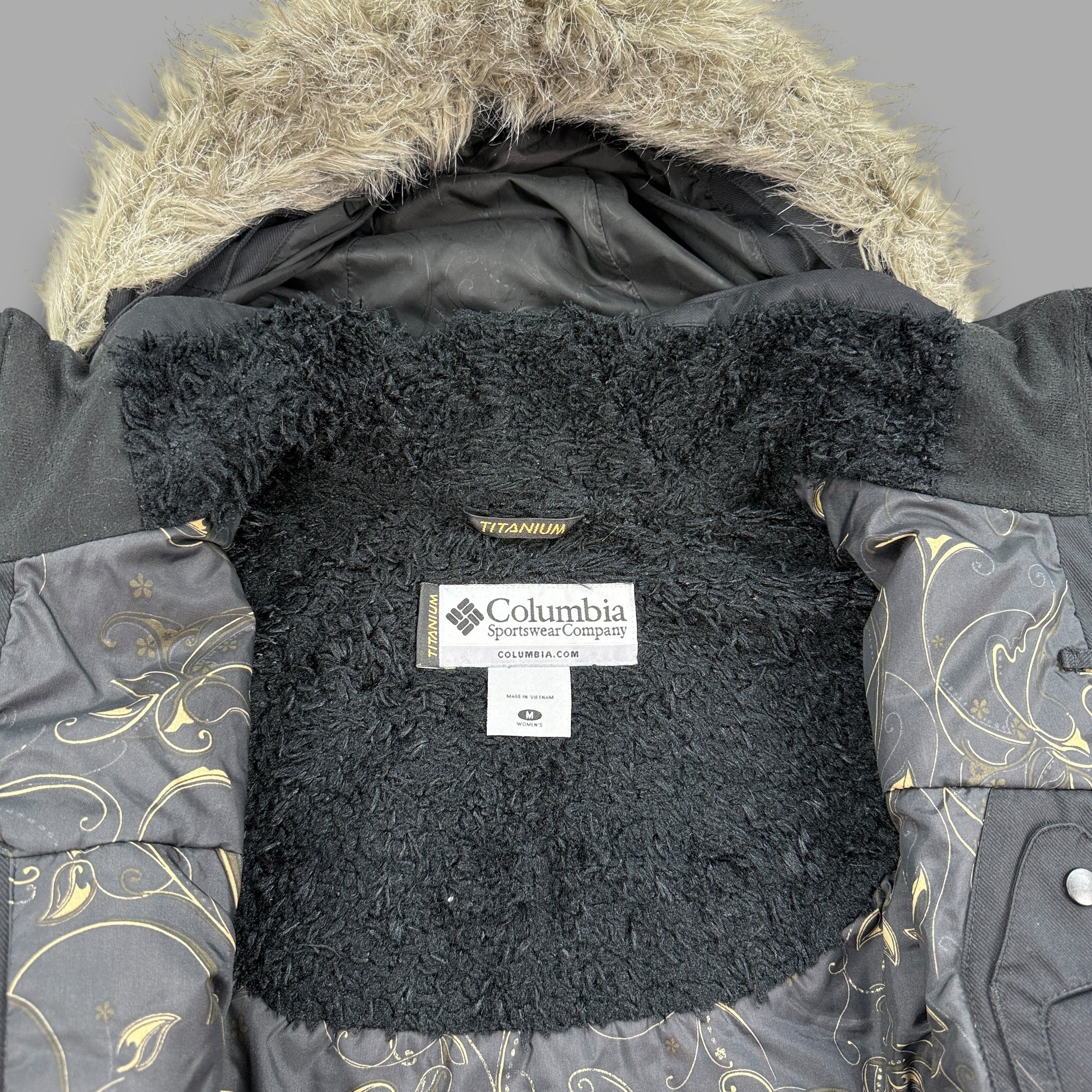 Columbia titanium 2000's technical fur hood waterproof shell jacket (M) wms
