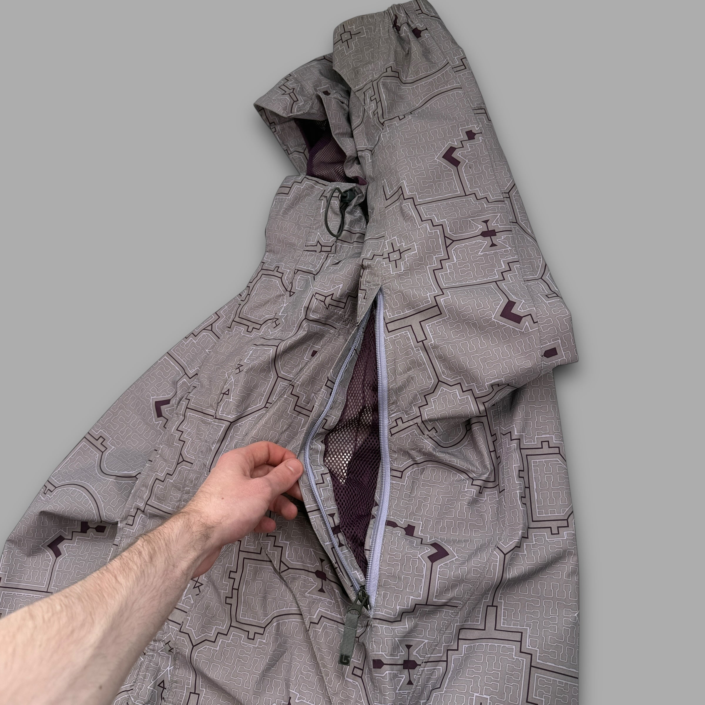 Burton gore-tex 2000's technical magnetic closure monogram ski jacket (S)