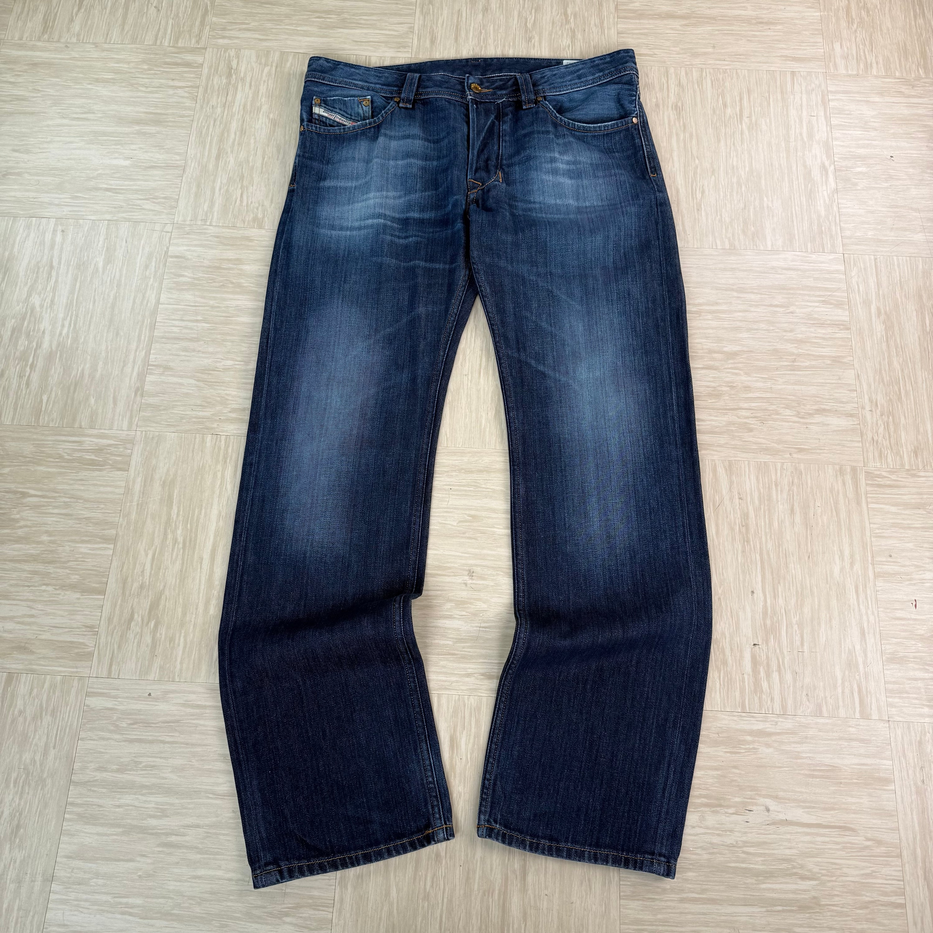 Diesel 2000's larkee dark denim relaxed straight fit (M-L)