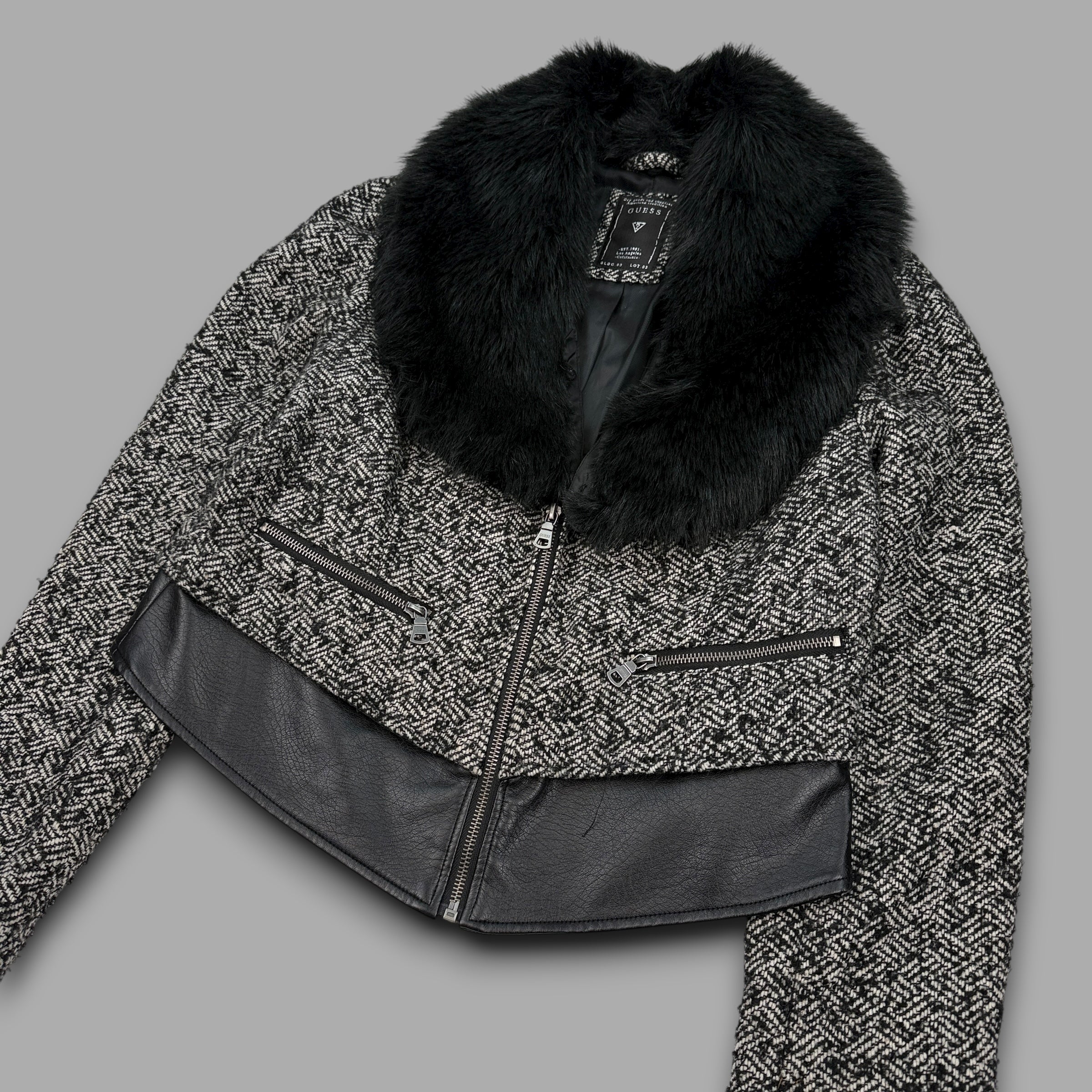 Guess 2000's cropped zip up fur trim jacket (S)