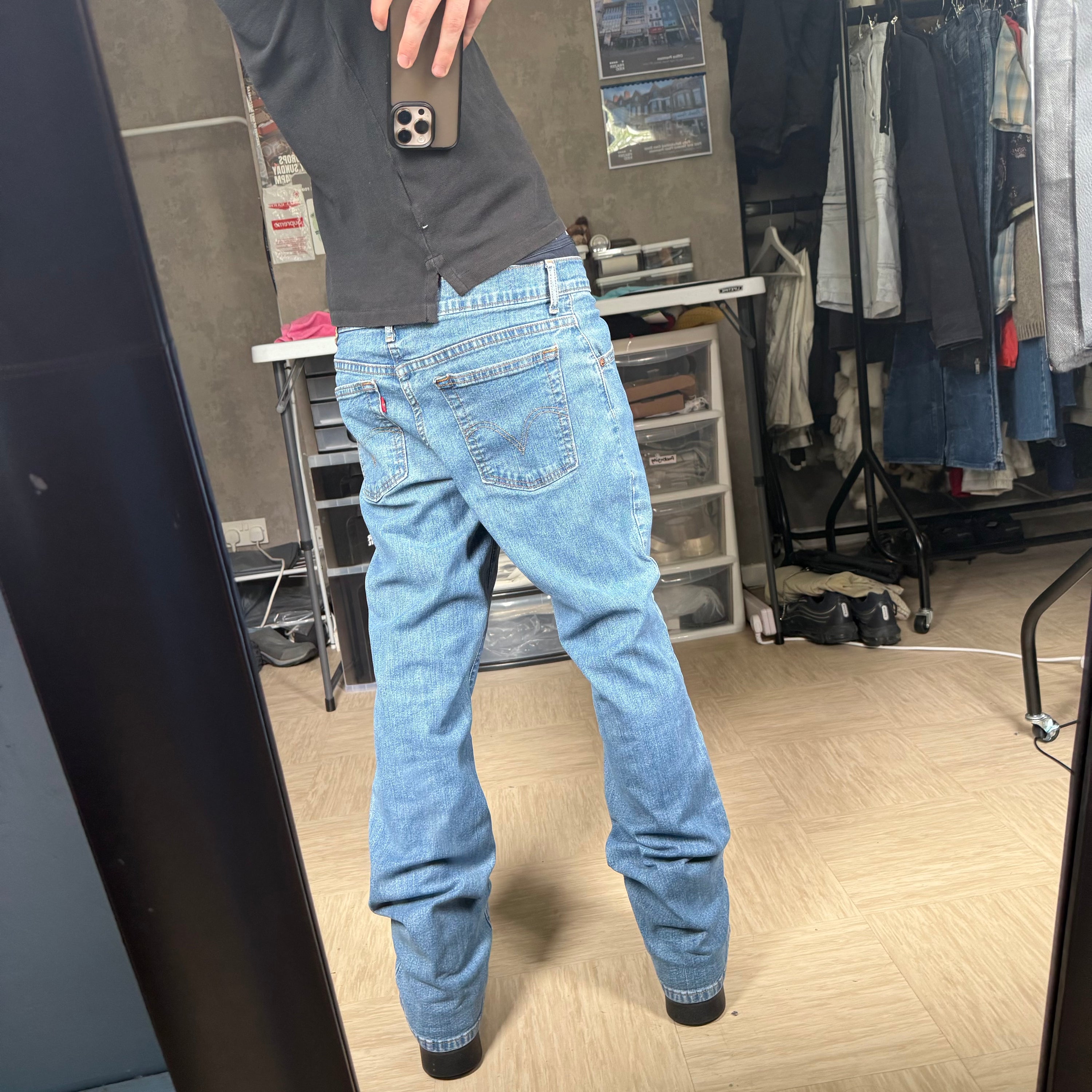 Levi's 550 2000's relaxed bootcut light washed denim jeans (S)