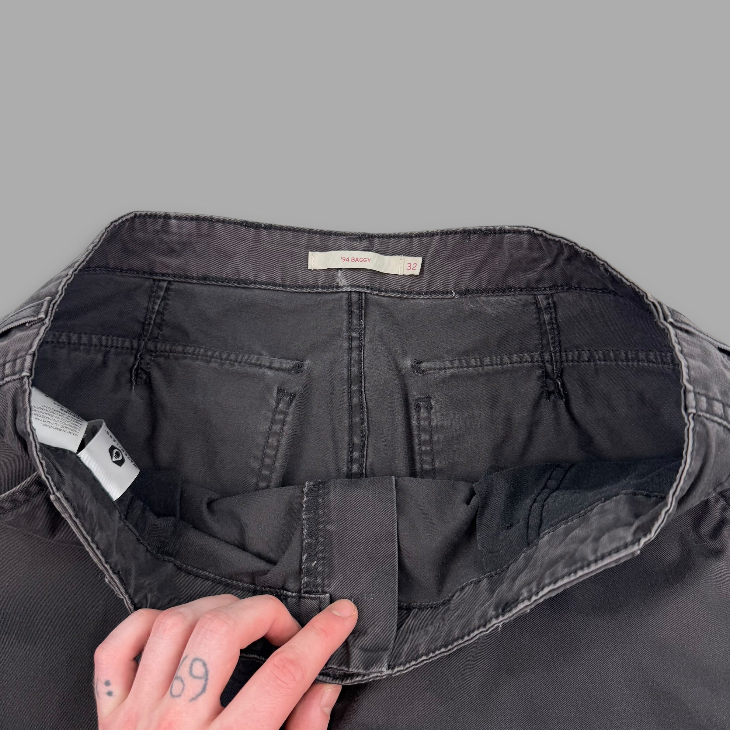 Levi's 2000's technical baggy wide leg cuffed cargo bottoms (M)