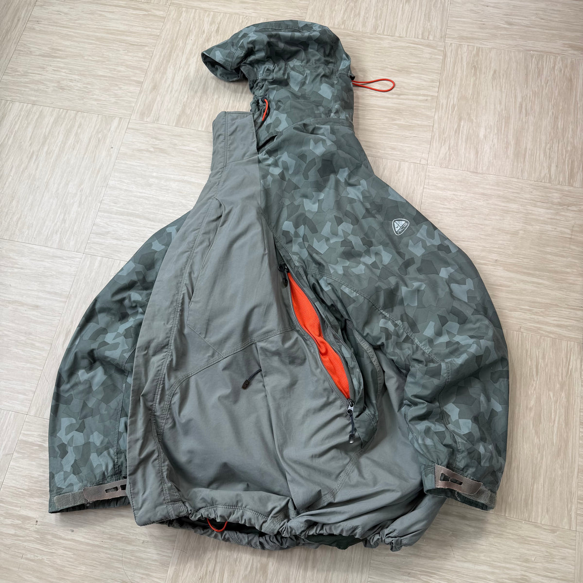 Nike ACG 2000's technical multi-pocket softshell jacket (L)