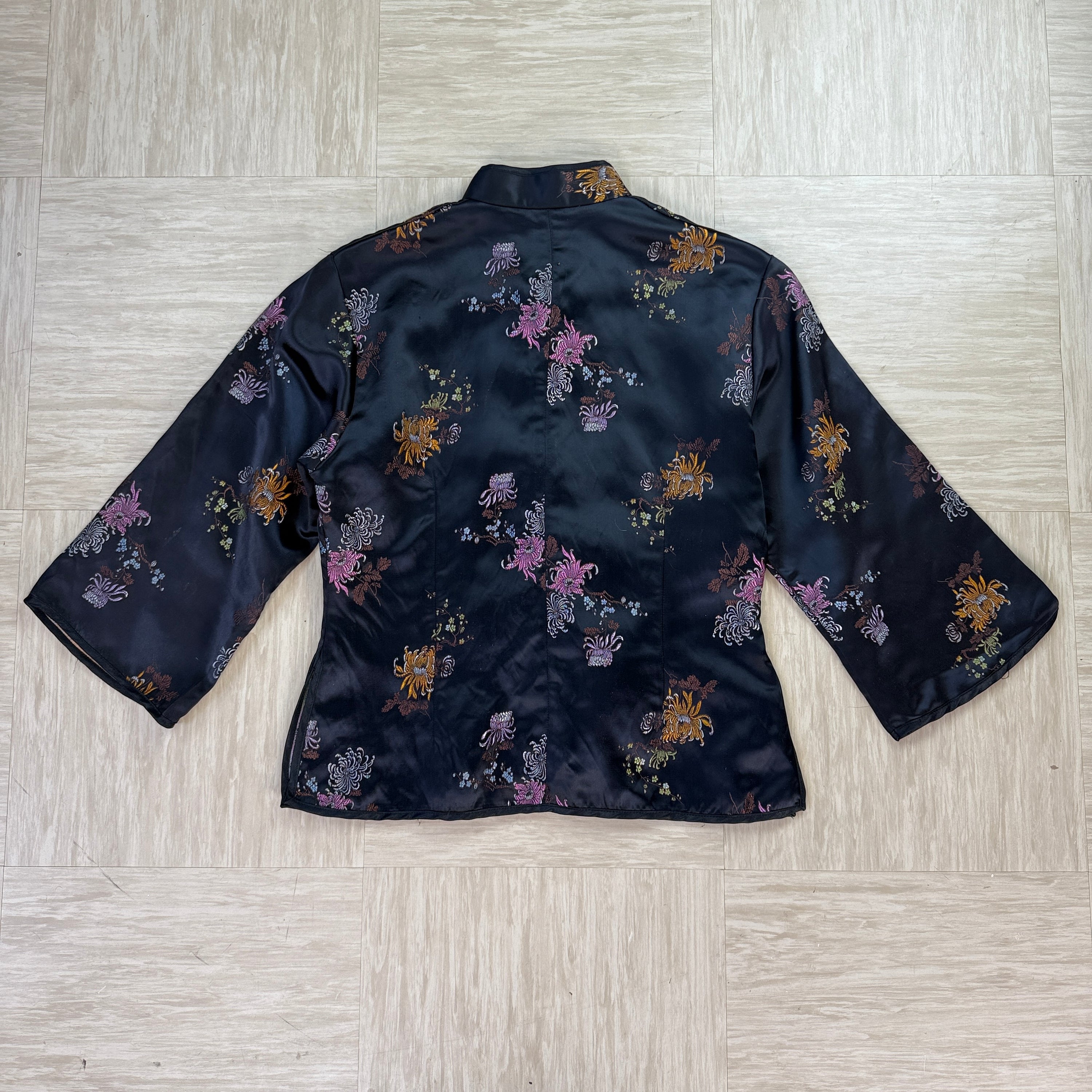 Traditional Chinese mandarin collar satin jacket with frog closure and floral embroidery (S) wms